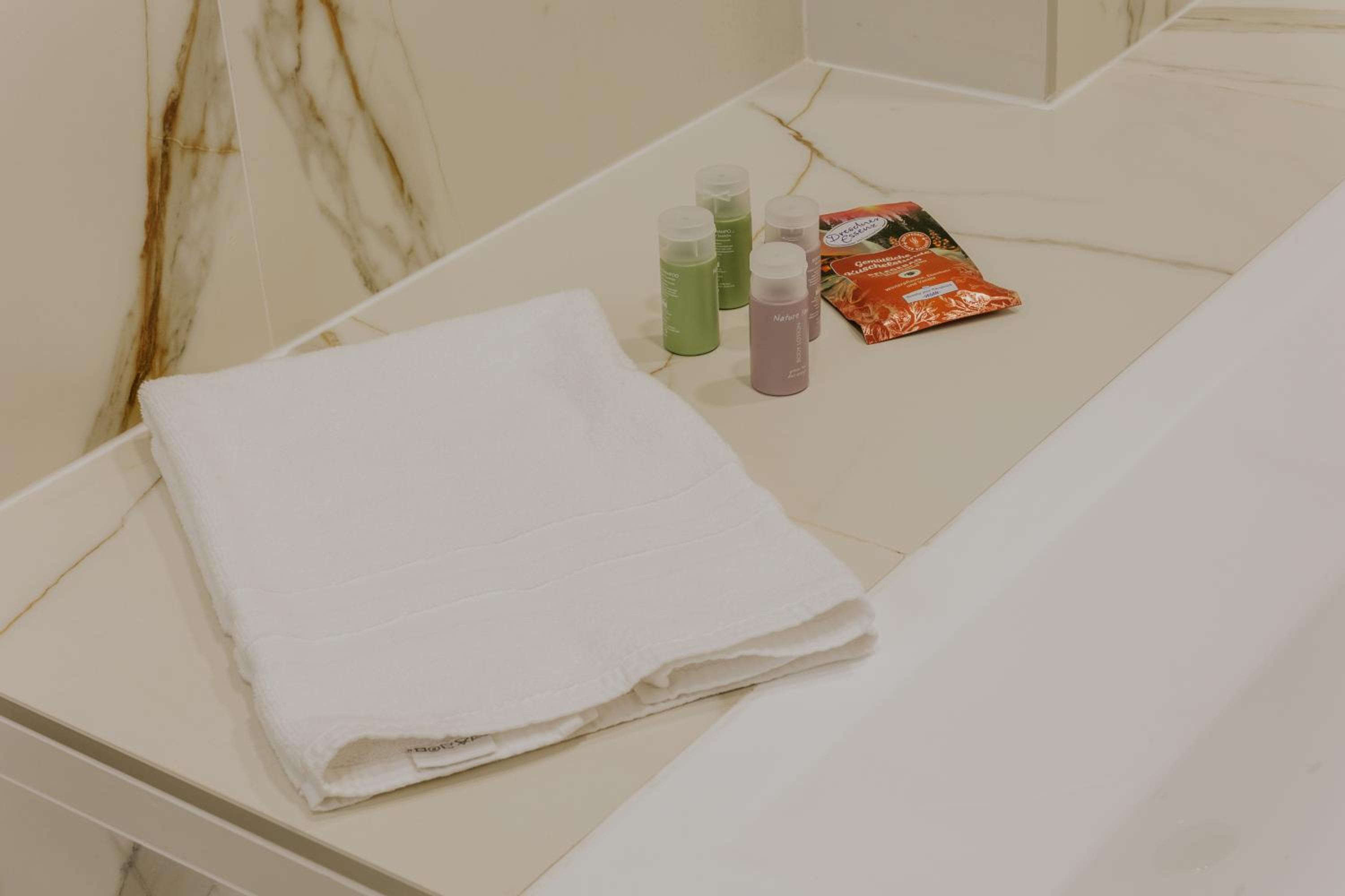 Double Room with Spa Bath - Photo 5