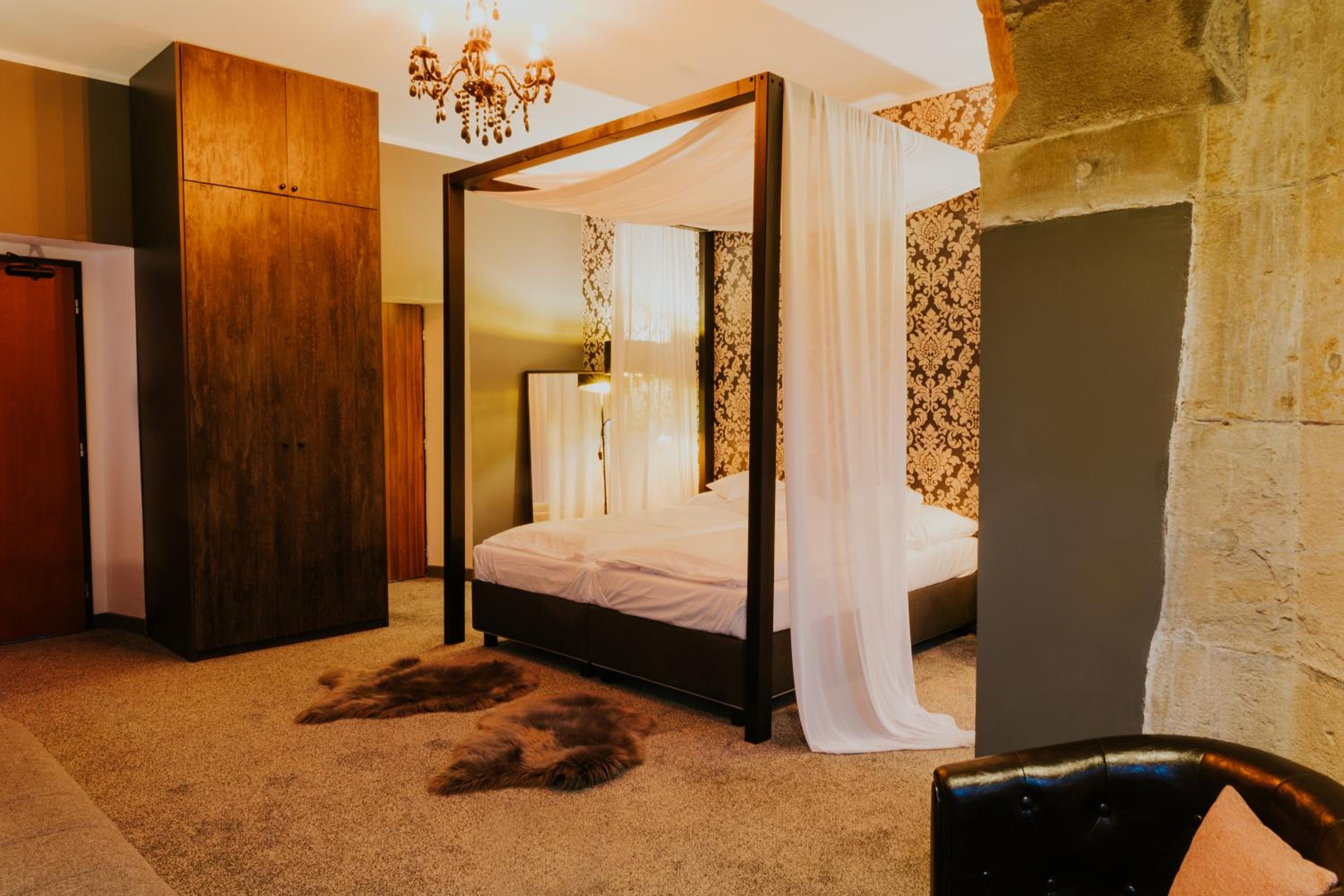 Double Room with Spa Bath - Photo 1