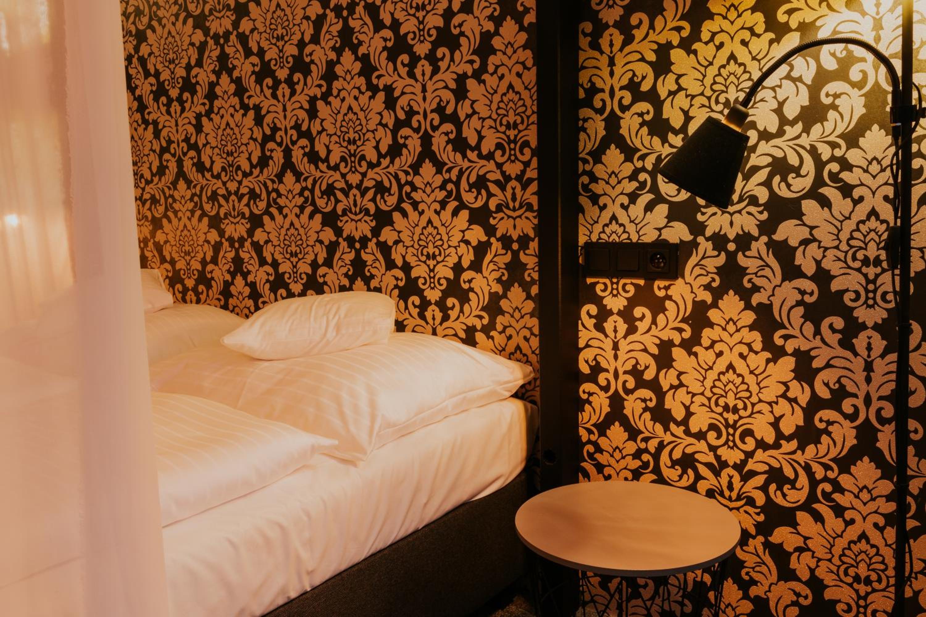 Double Room with Spa Bath - Photo 3