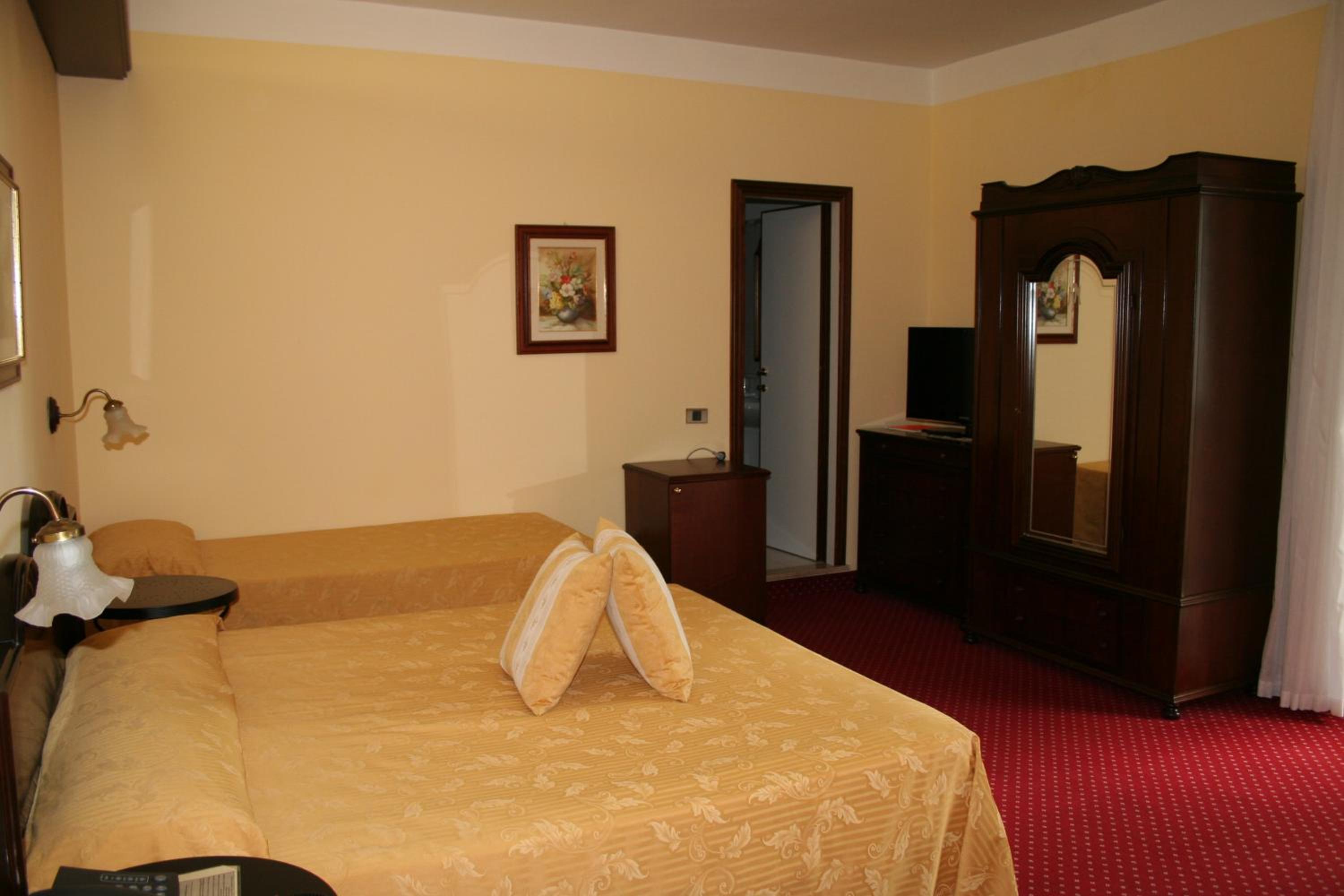 Classic Quadruple Room photo 1