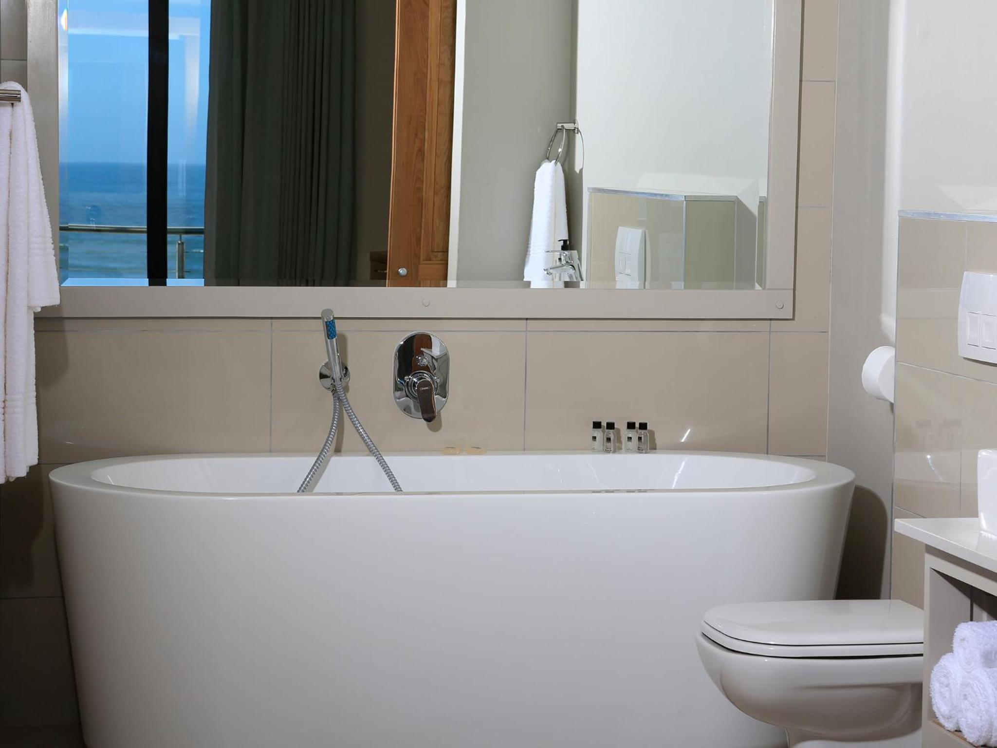 Two-Bedroom Suite with Ocean View photo 2