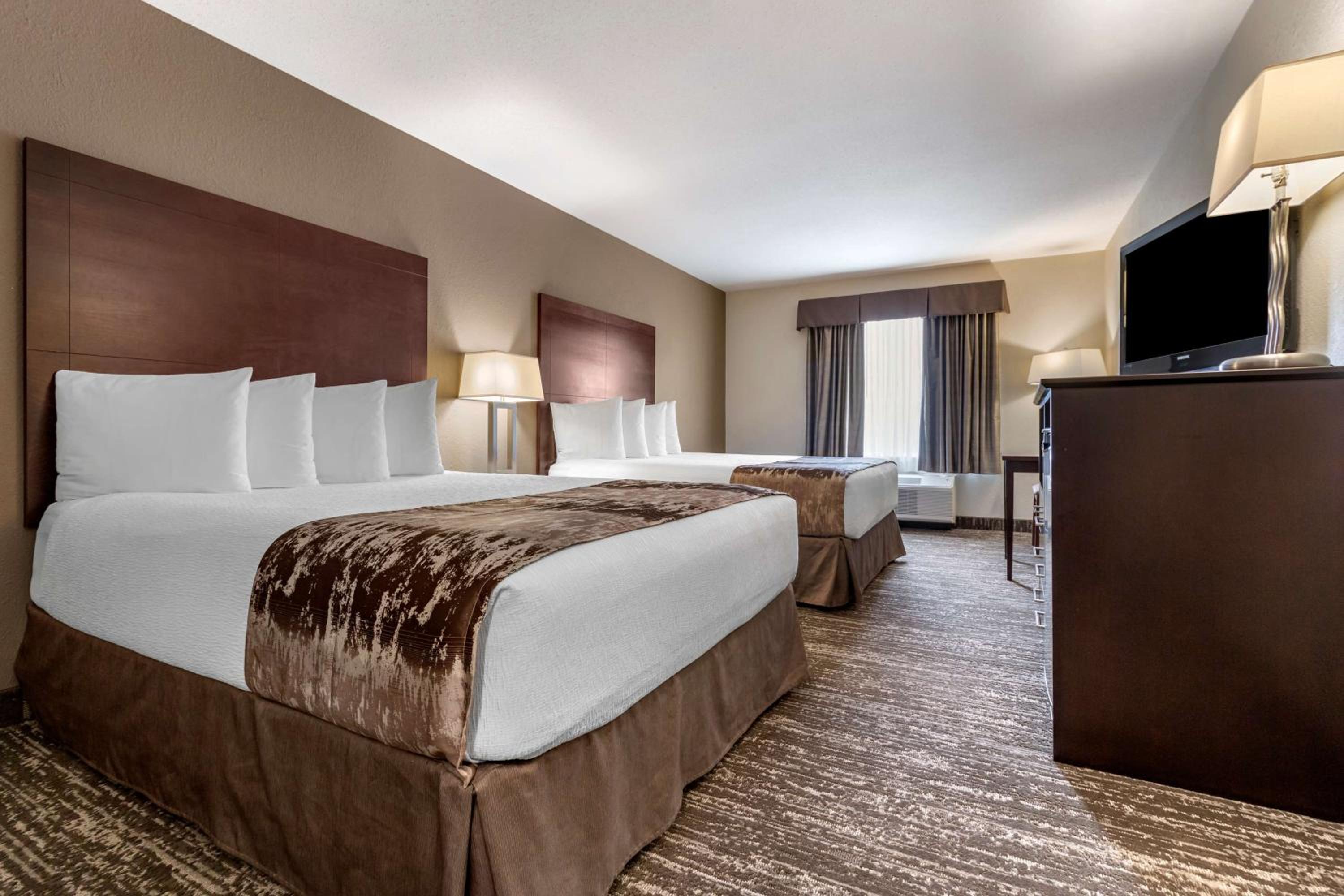 Queen Room with Two Queen Beds - Non-Smoking - Photo 5