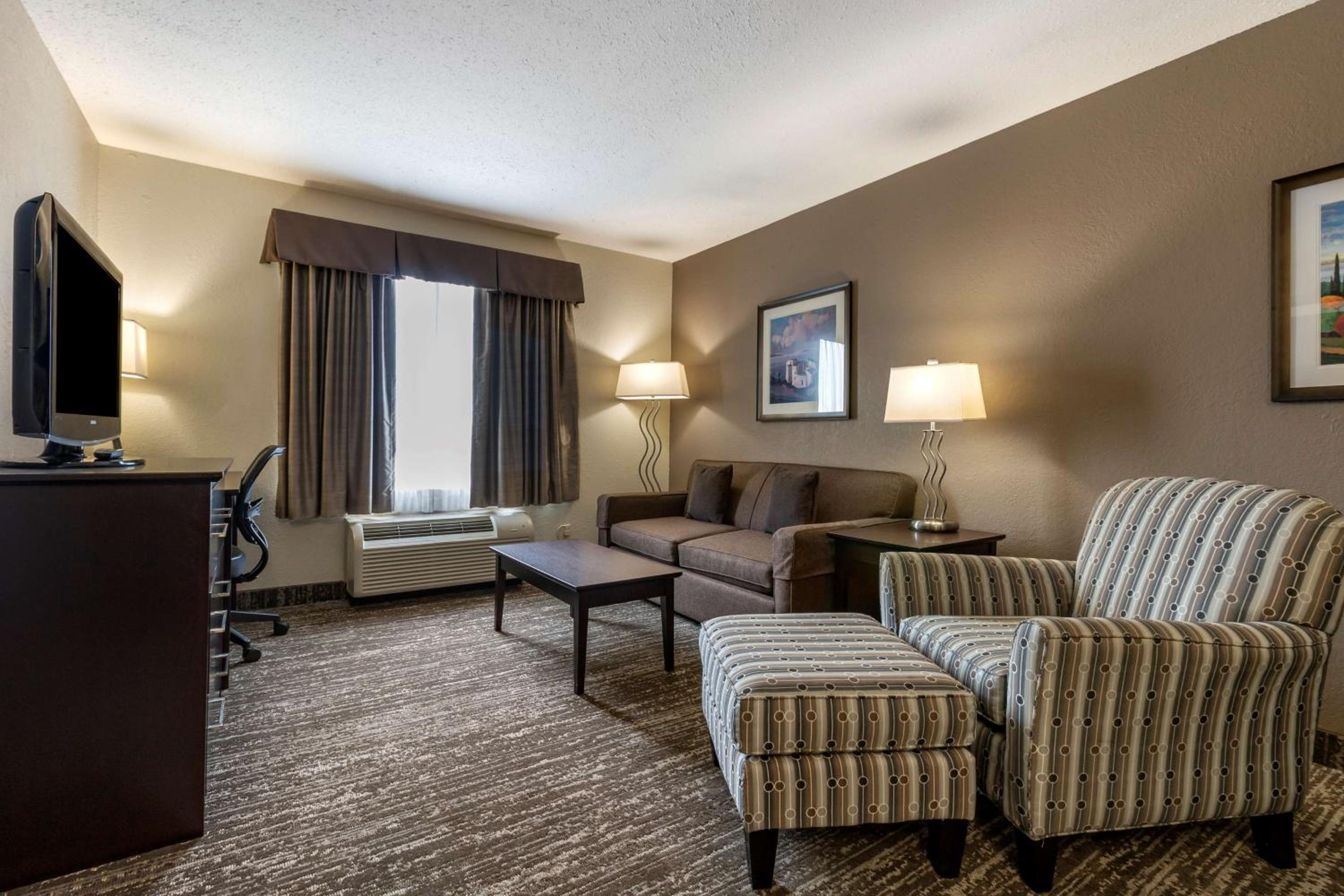 King Suite with Spa Bath - Non-Smoking - Photo 1