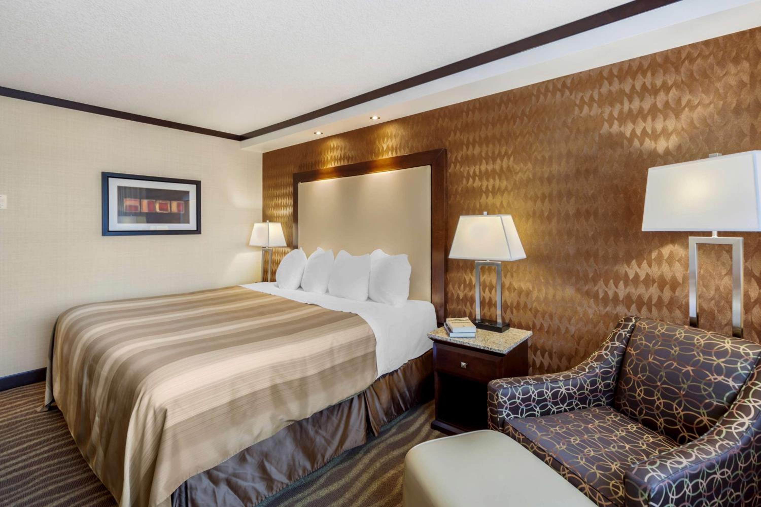 King Room with Walk-in Shower - Non-Smoking - Photo 1