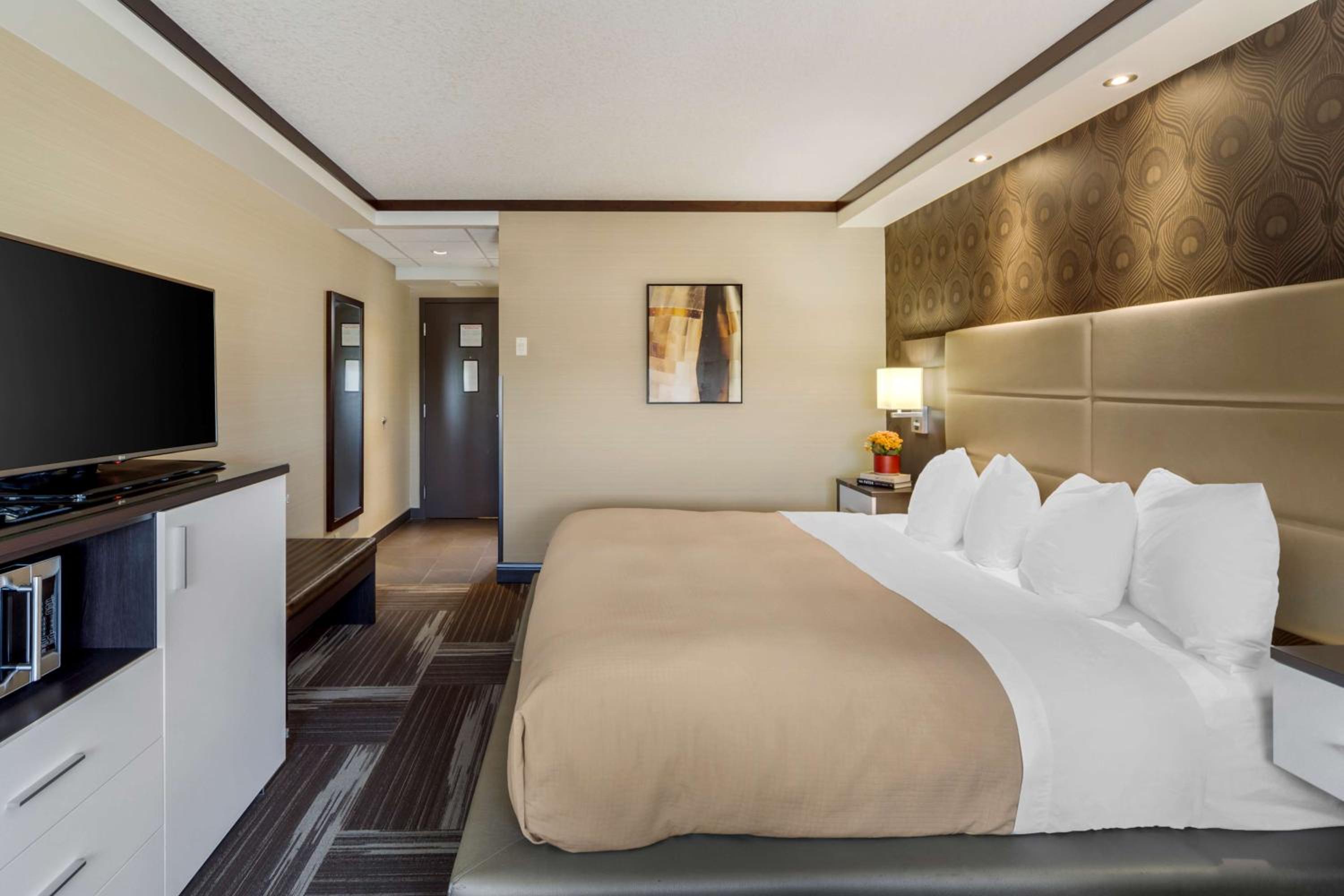 One-Bedroom King Suite with Kitchenette - Non-Smoking  - Photo 1