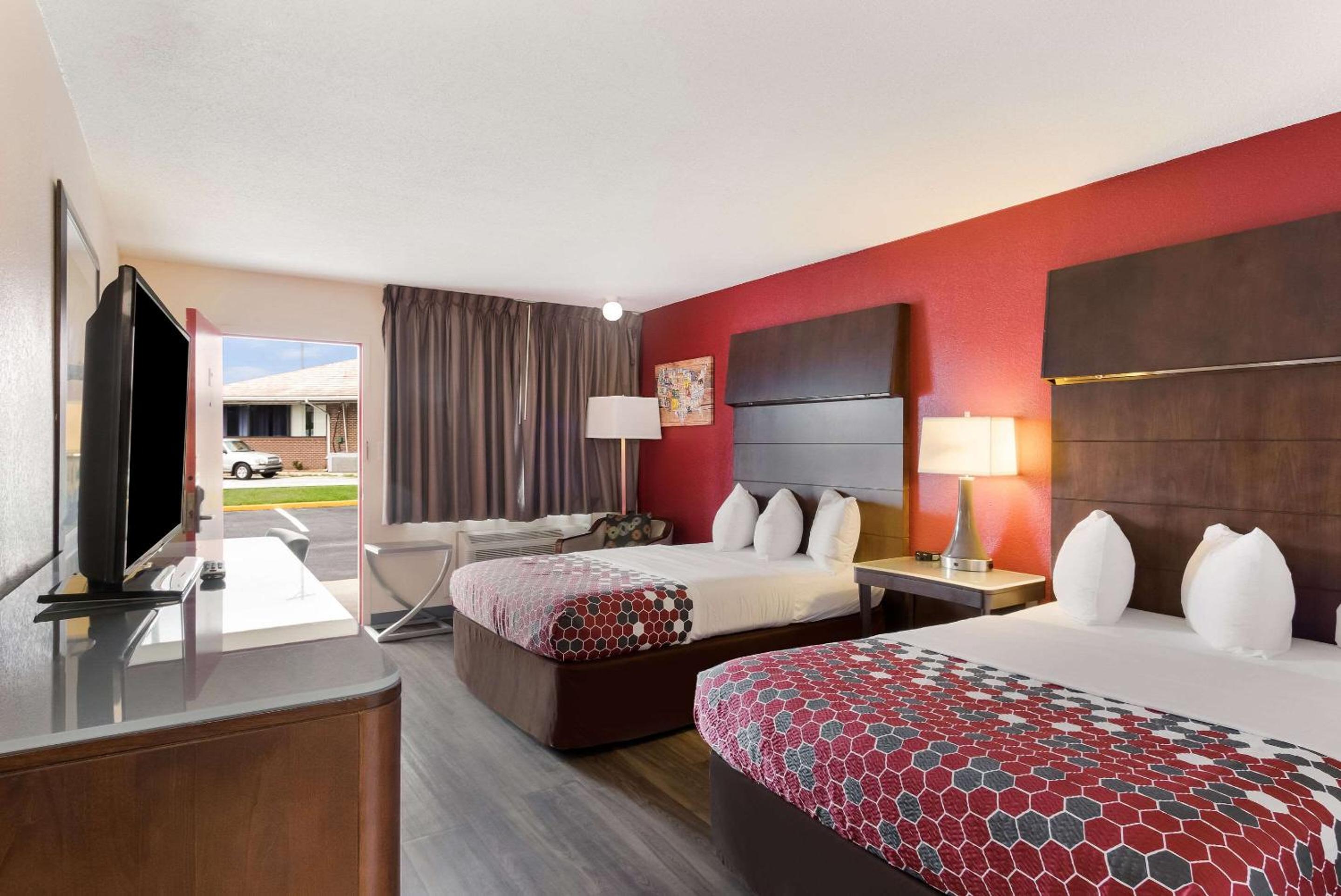 Double Room with Two Double Beds - Non-Smoking - Photo 2