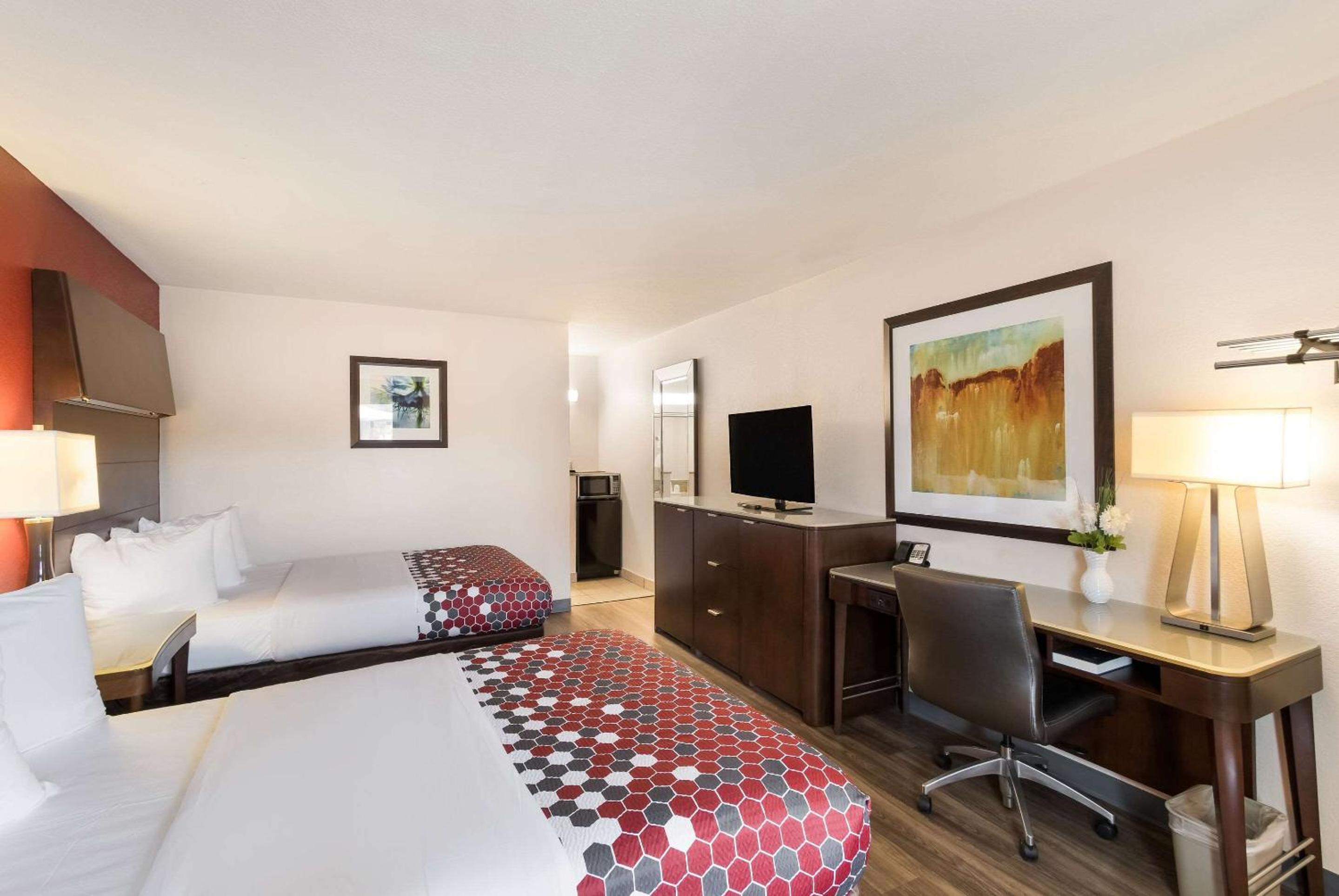 Double Room with Two Double Beds - Non-Smoking - Photo 3