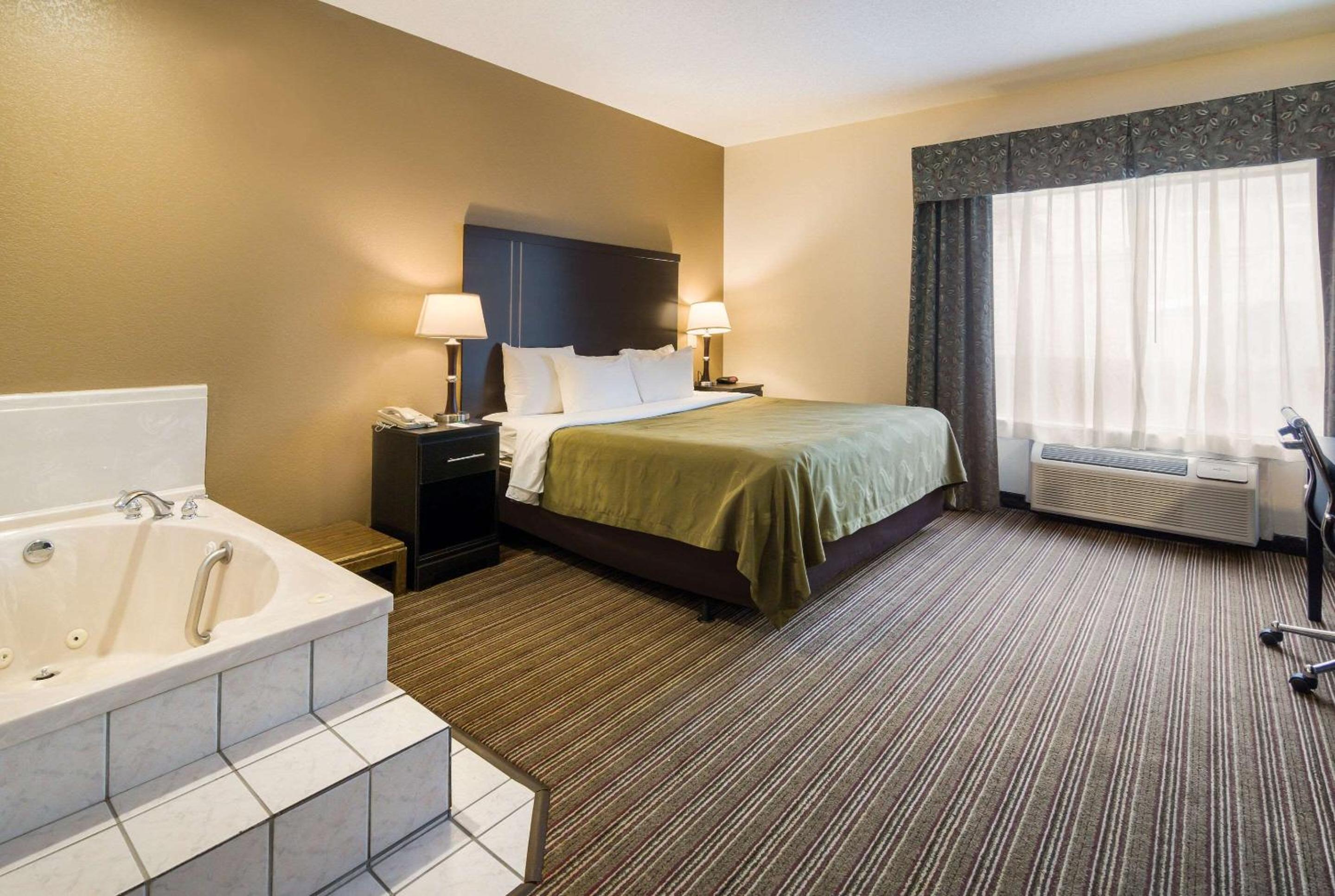 King Room - Disability Access/Non-Smoking - Photo 1