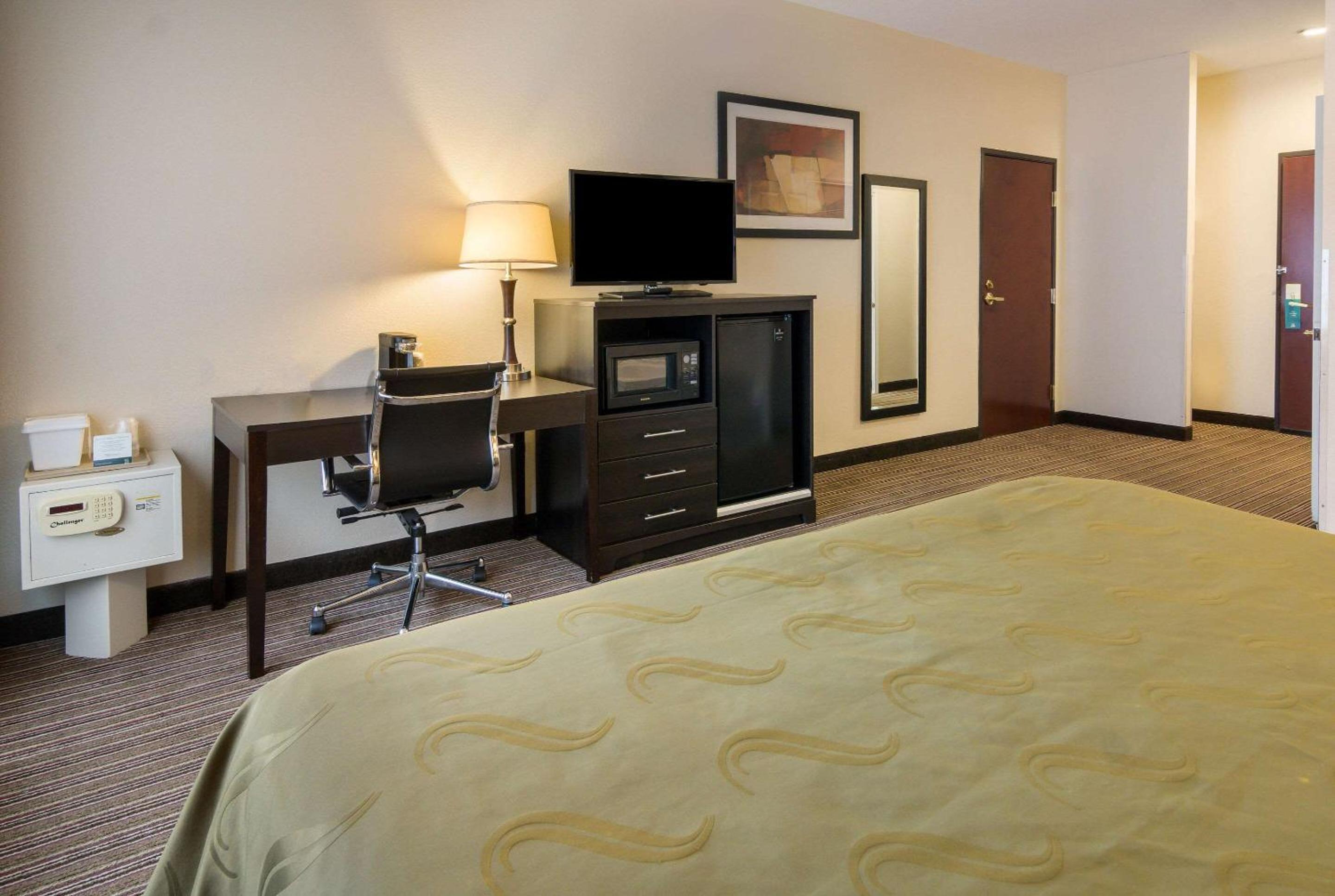 King Room - Disability Access/Non-Smoking - Photo 7