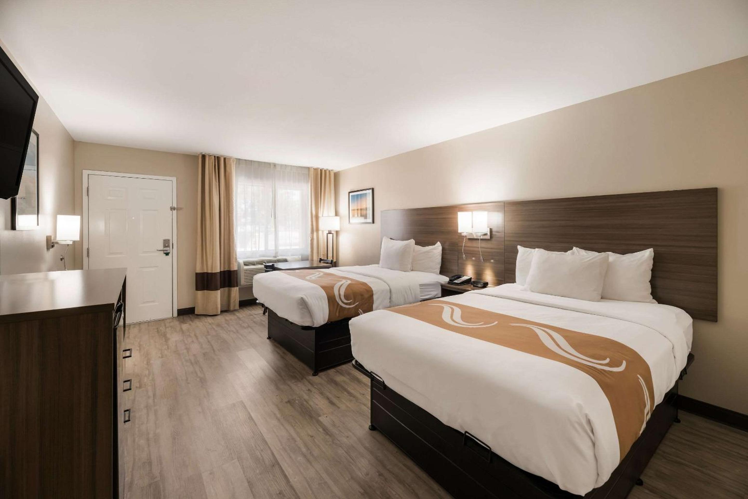 Double Room with Two Double Beds - Non-Smoking - Photo 10