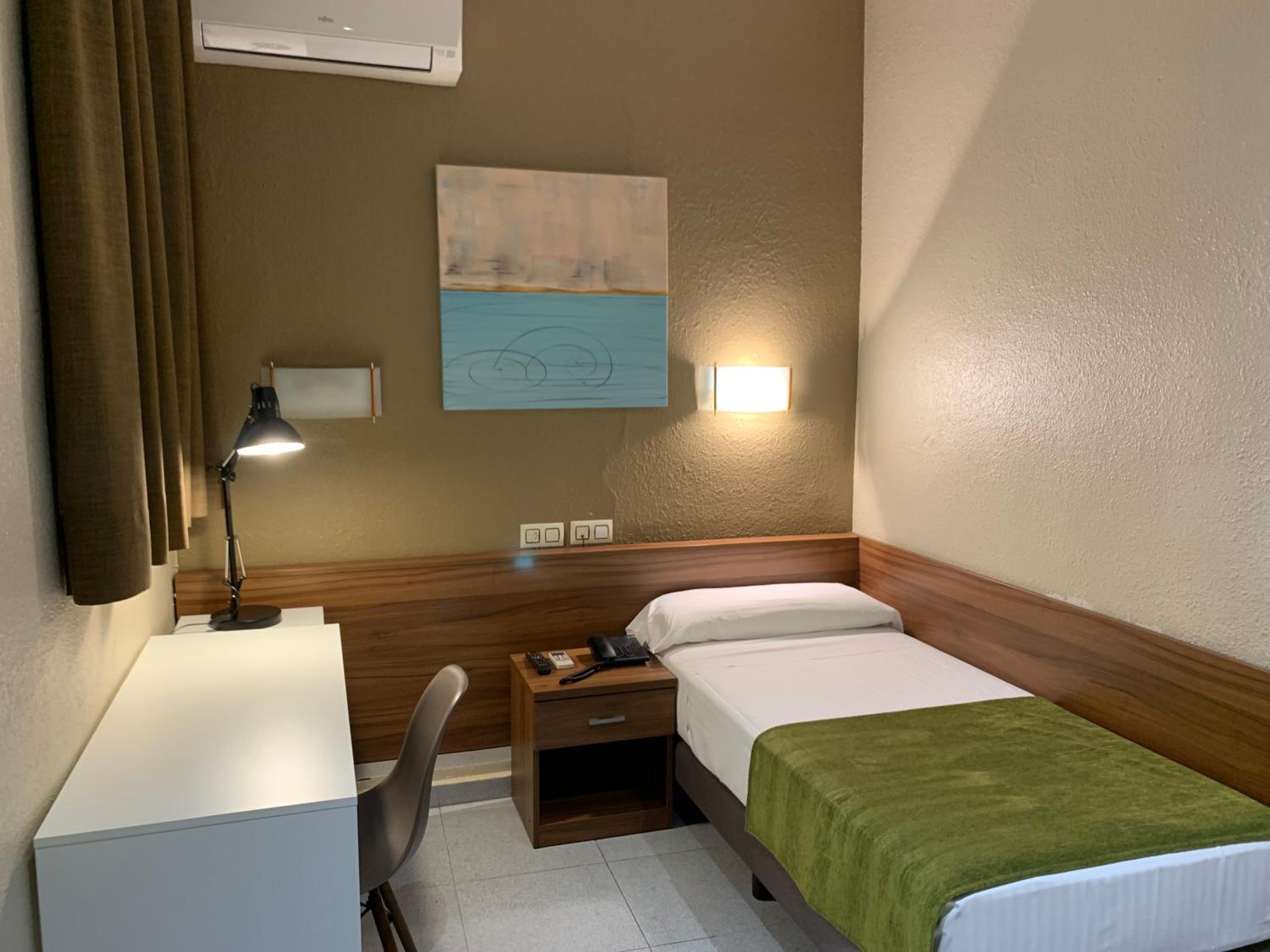 Single Room photo 2