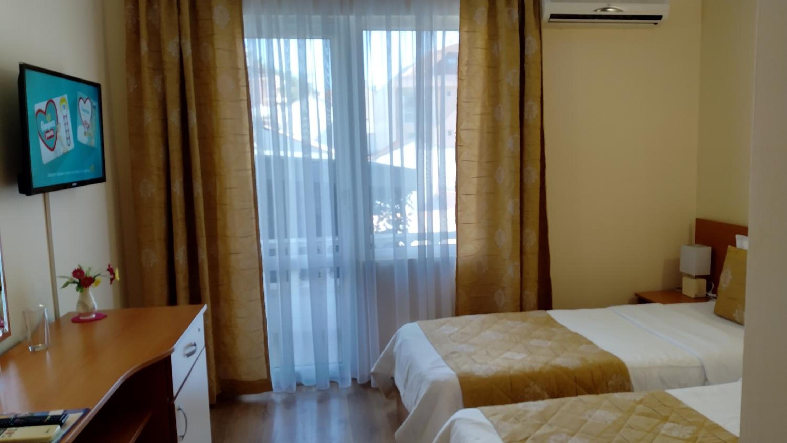 Twin Room with Balcony photo 2