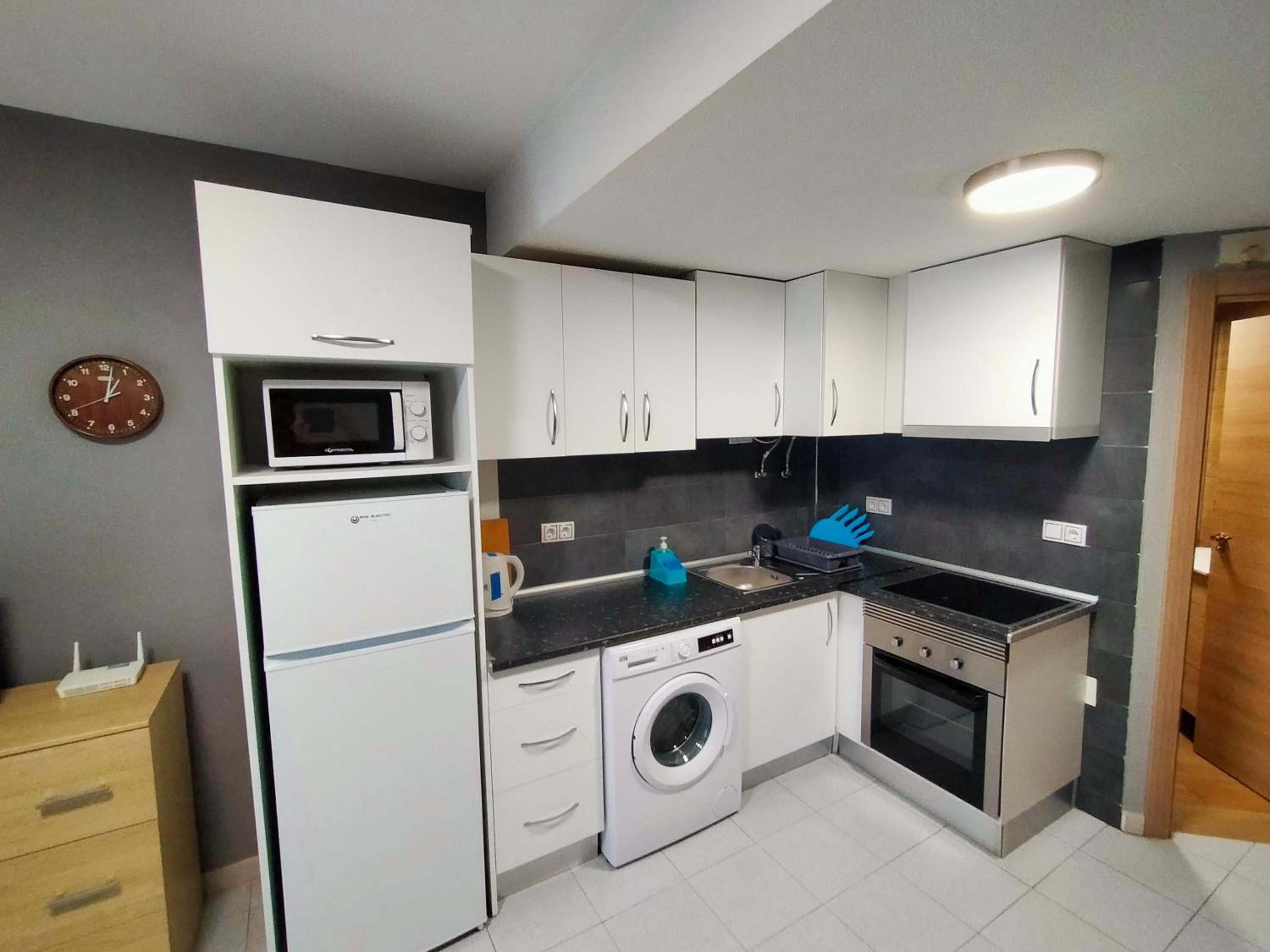 Studio Apartment - Photo 12