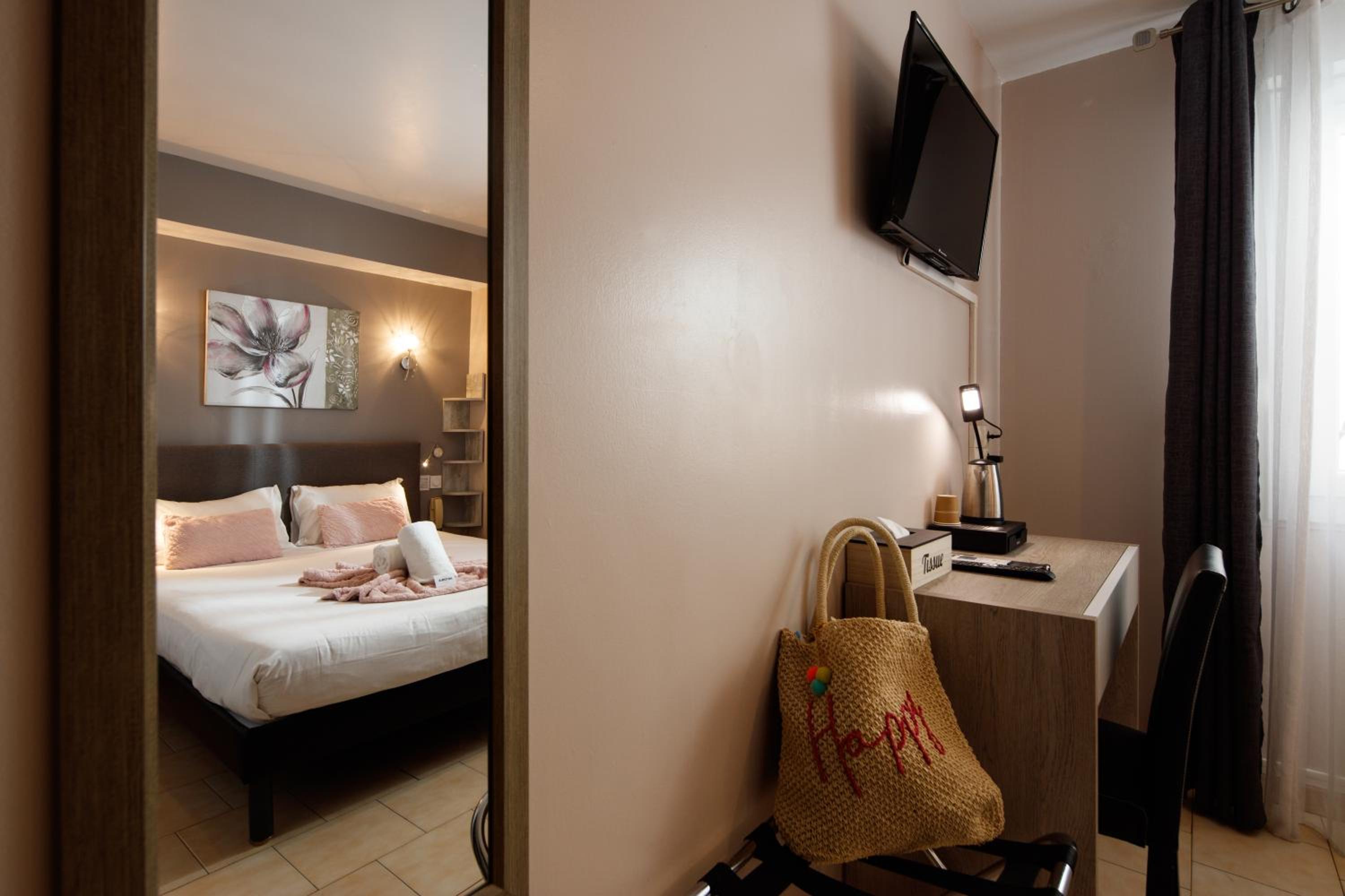 Comfort Double Room with Air Conditioning - Photo 12
