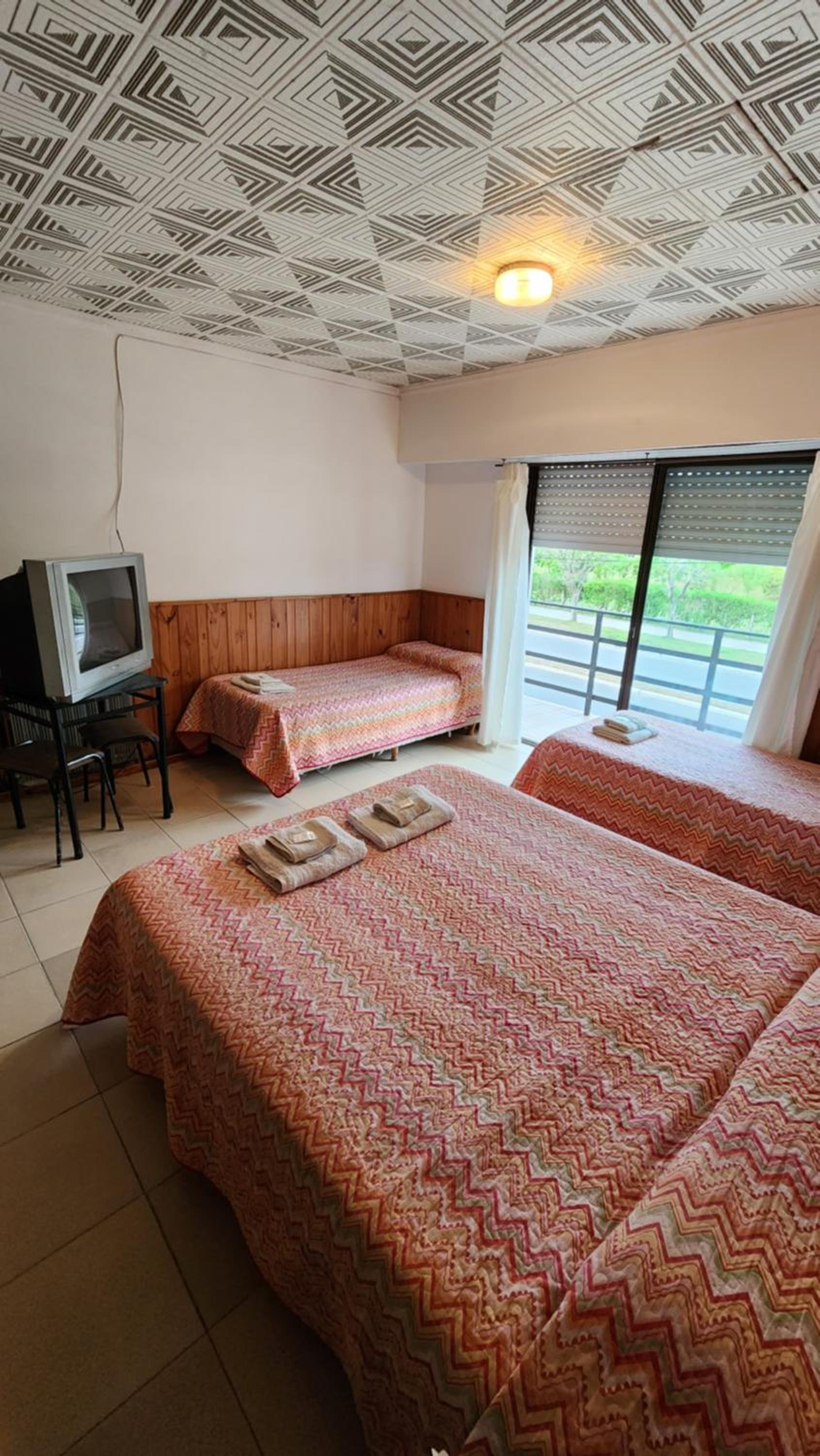 Quadruple Room with Private Bathroom photo 1