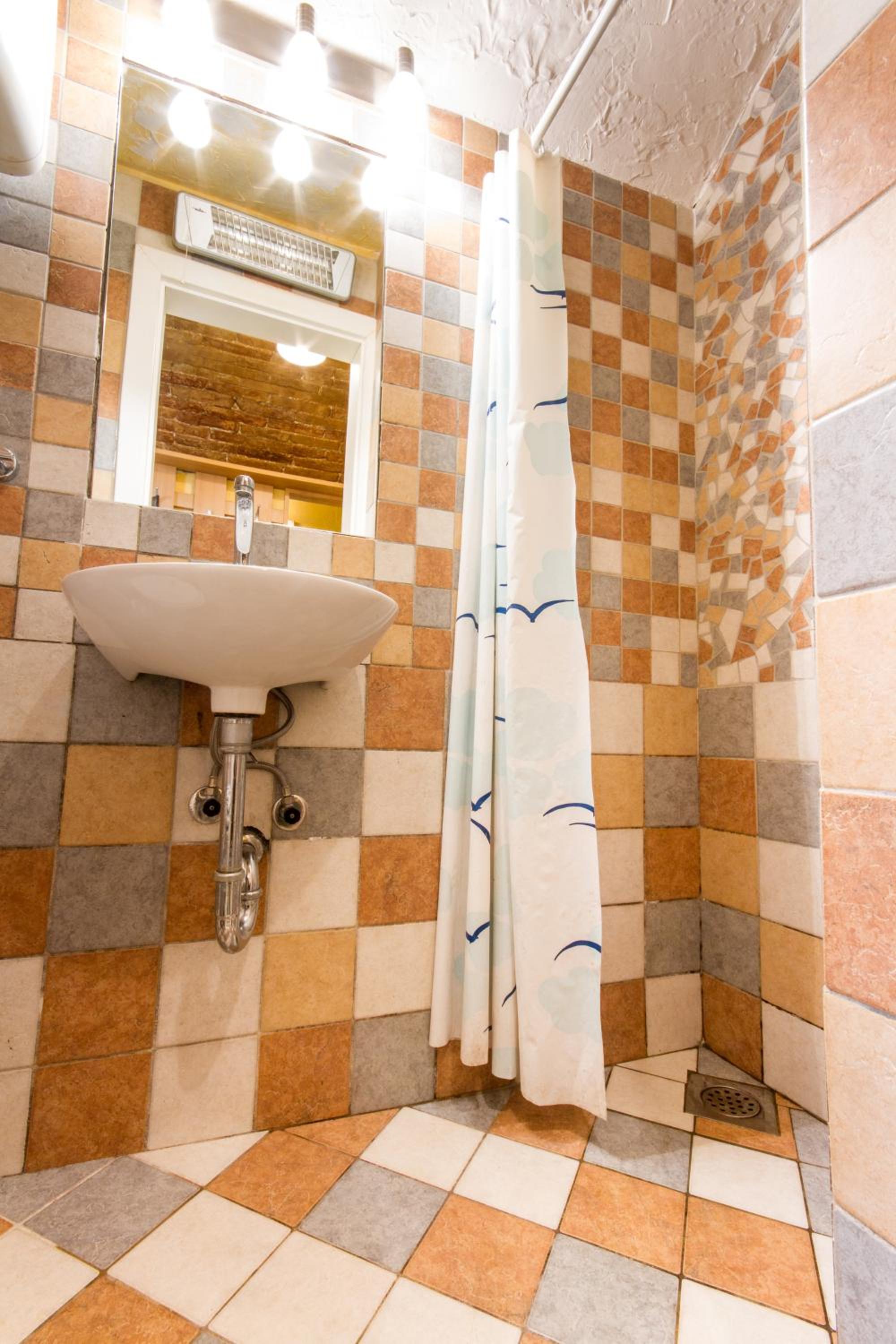 Studio Apartment - Photo 31