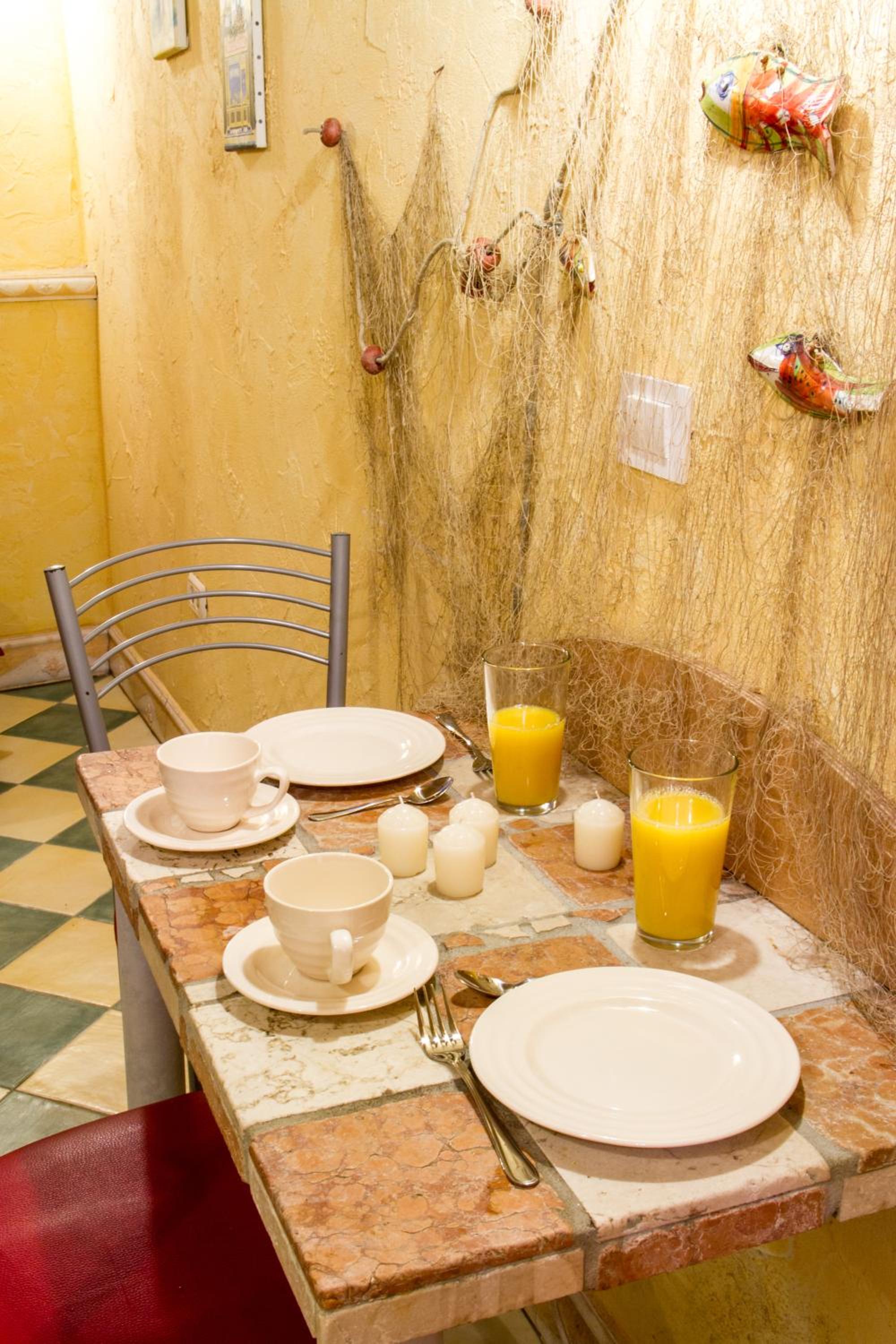 Studio Apartment - Photo 34