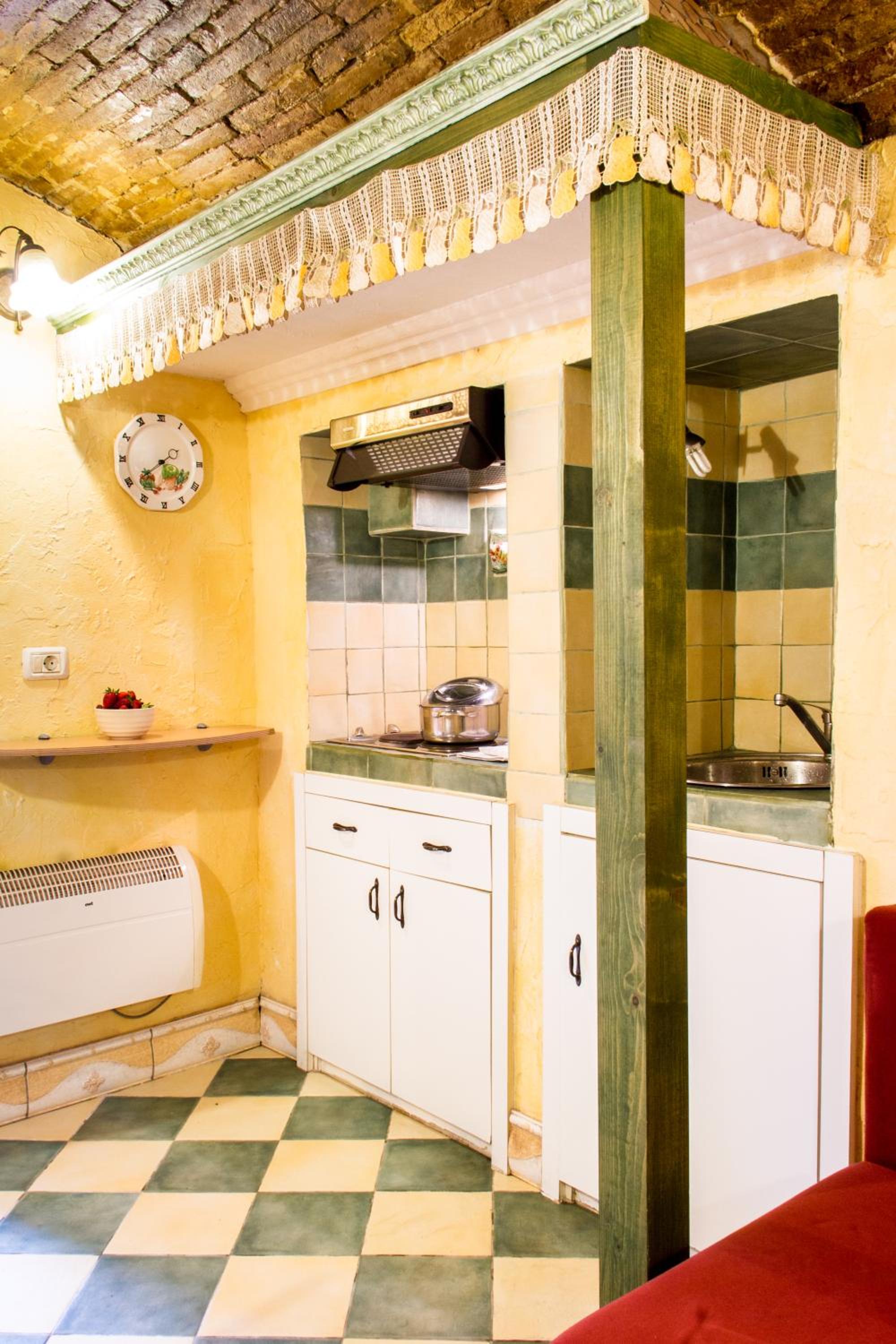 Studio Apartment - Photo 36
