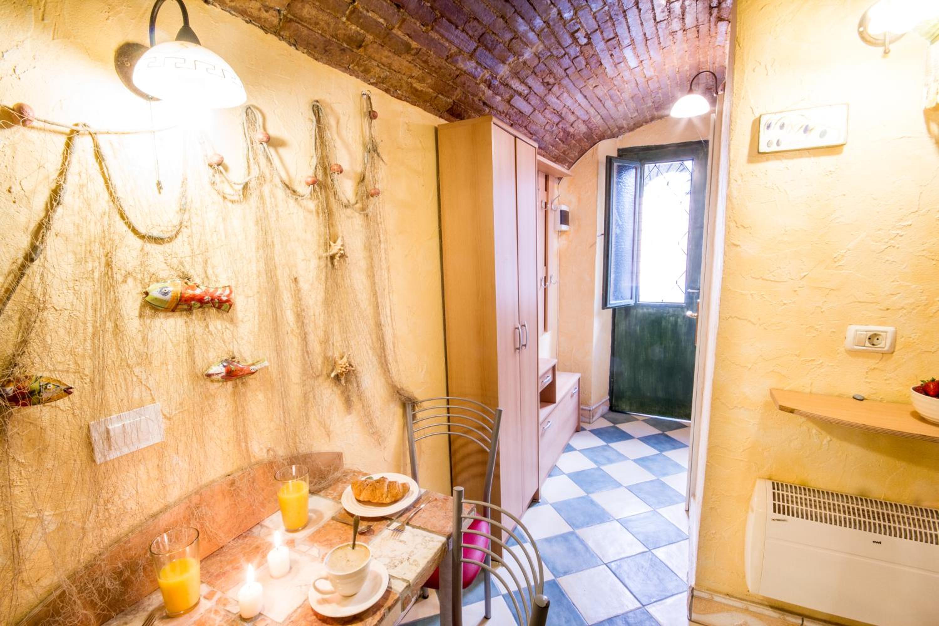 Studio Apartment - Photo 41