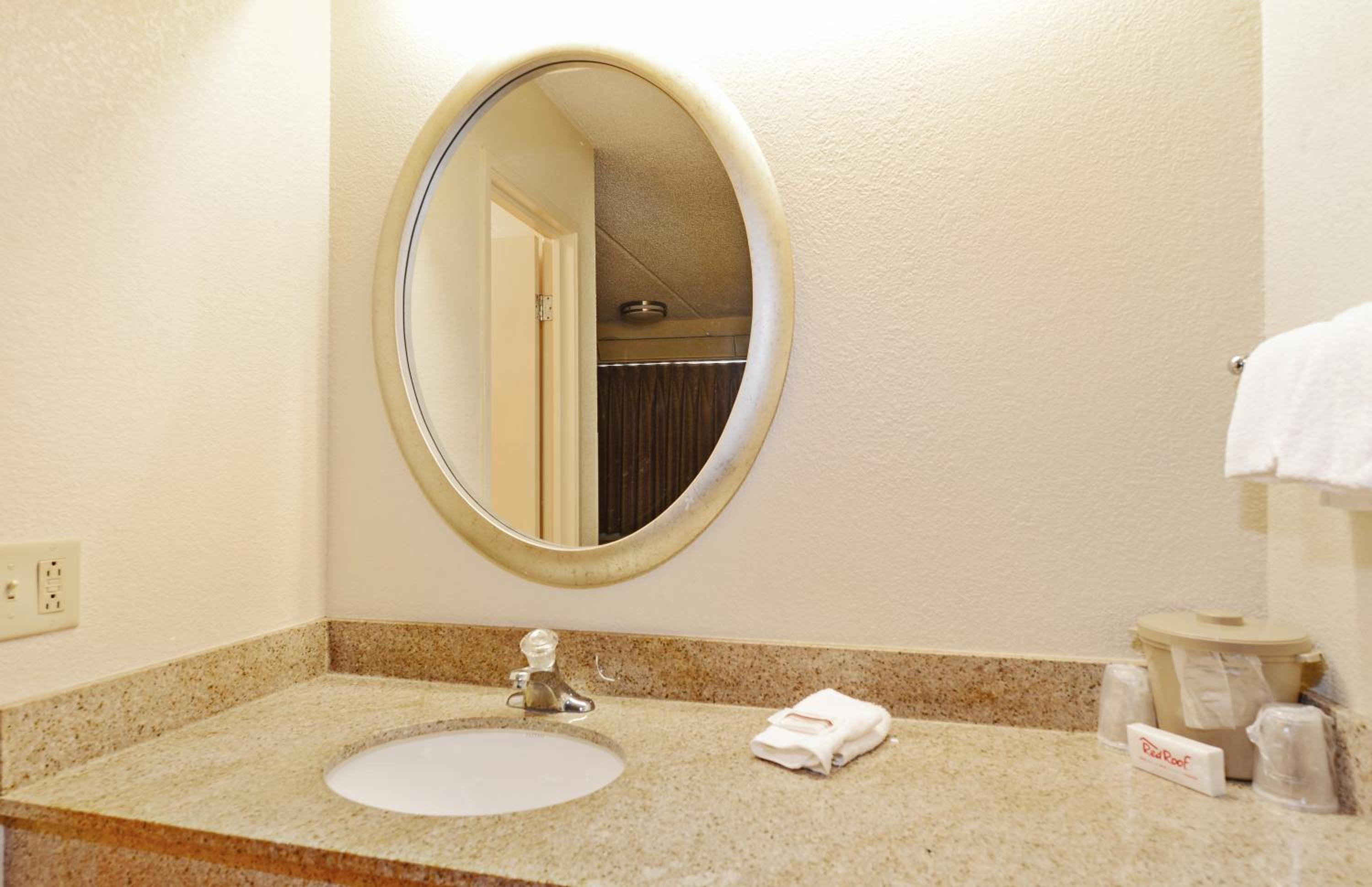 Standard King Room - Disability Access/Smoke Free photo 2