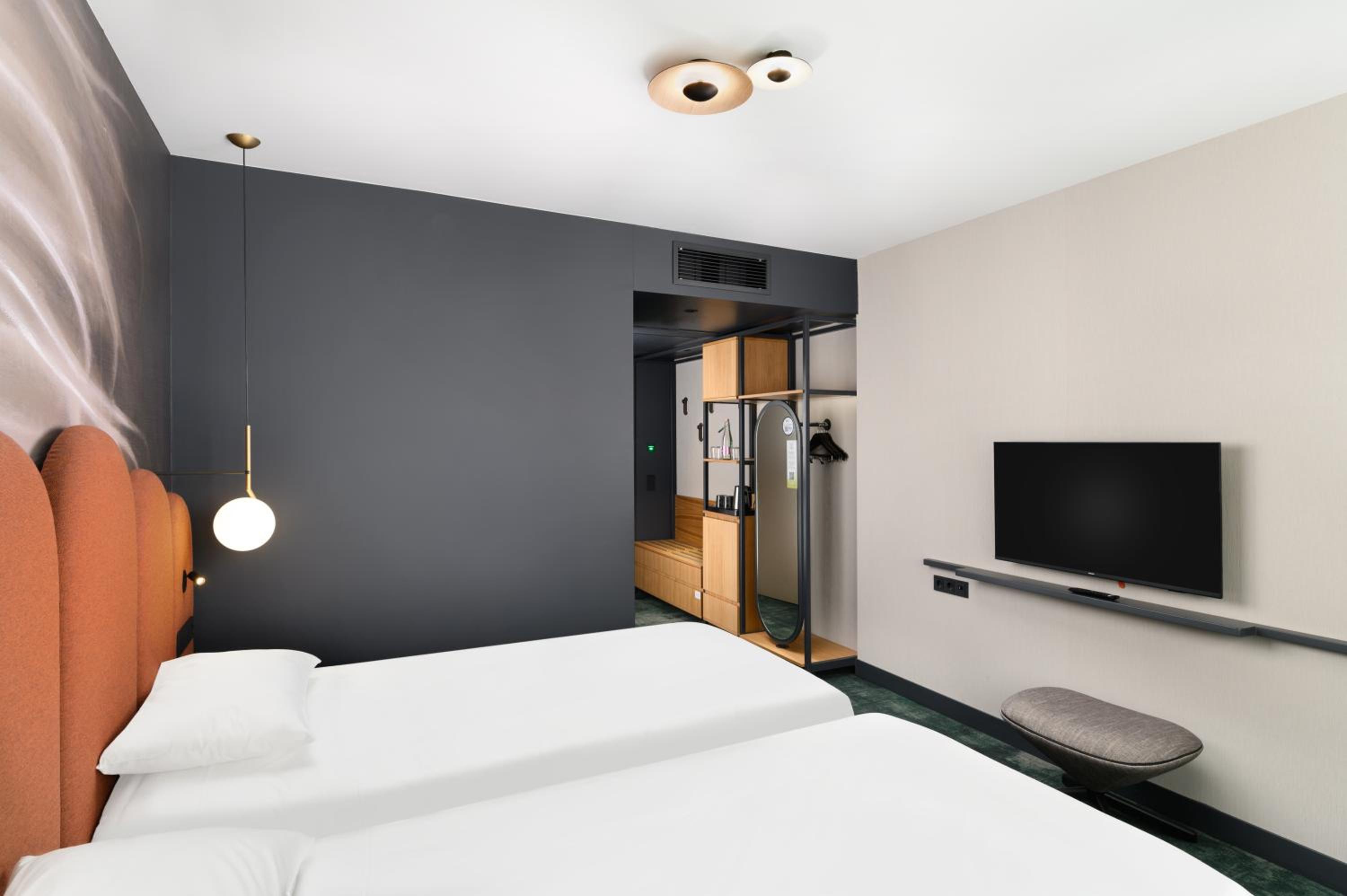 Classic Twin Room - Photo 2