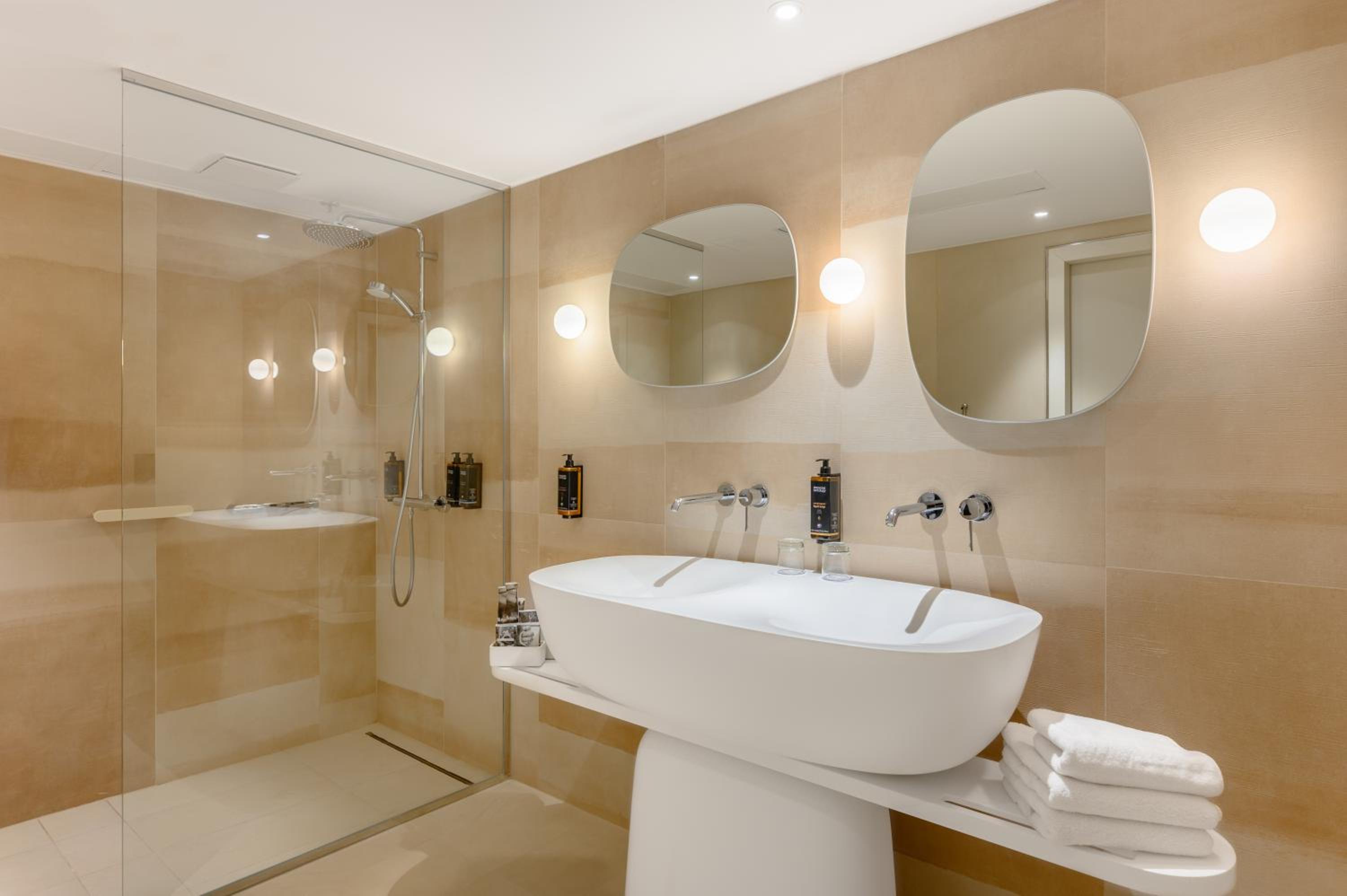 One-Bedroom Double Suite With Soda Bed - Photo 6