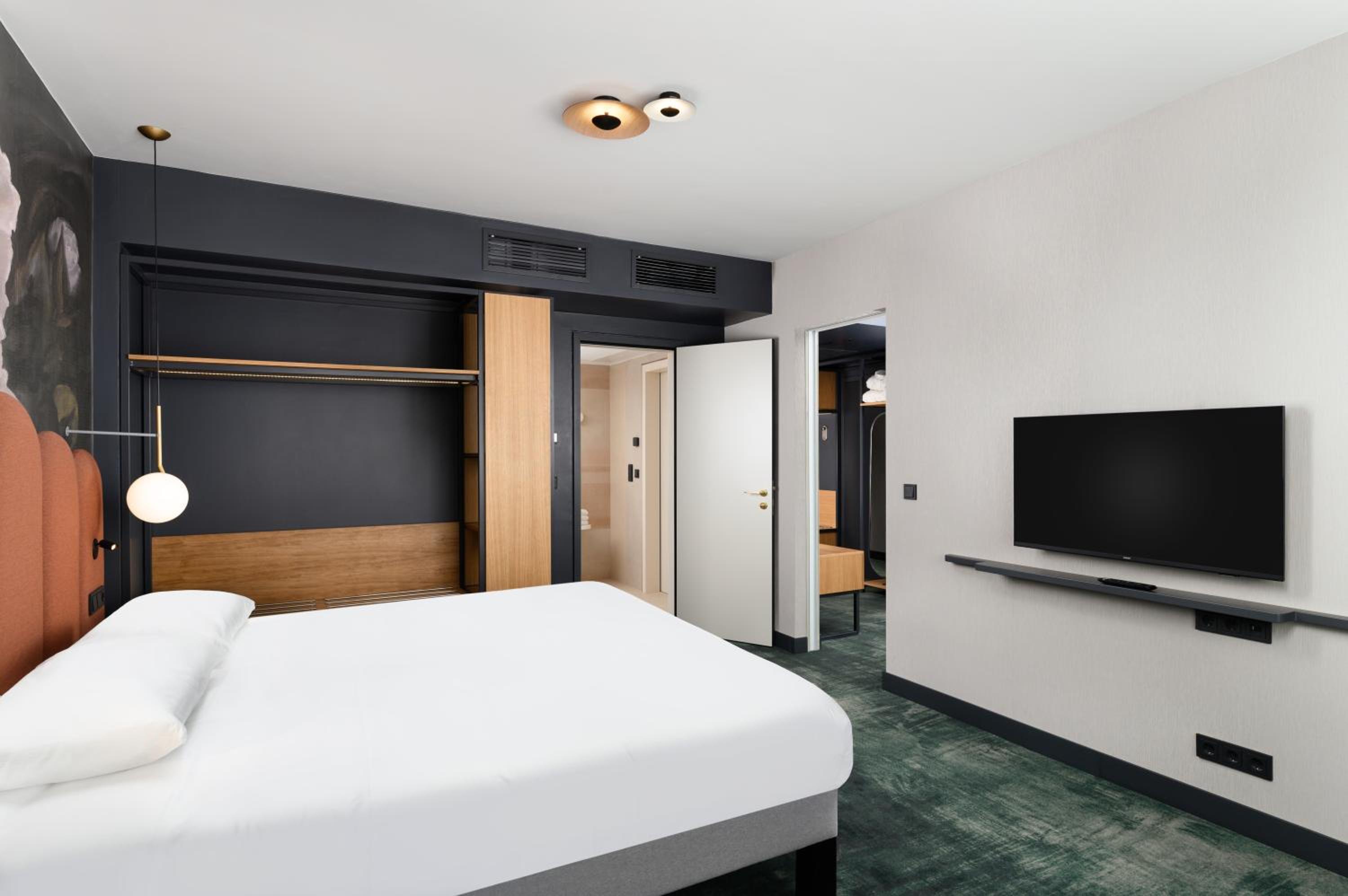 One-Bedroom Double Suite With Soda Bed - Photo 1