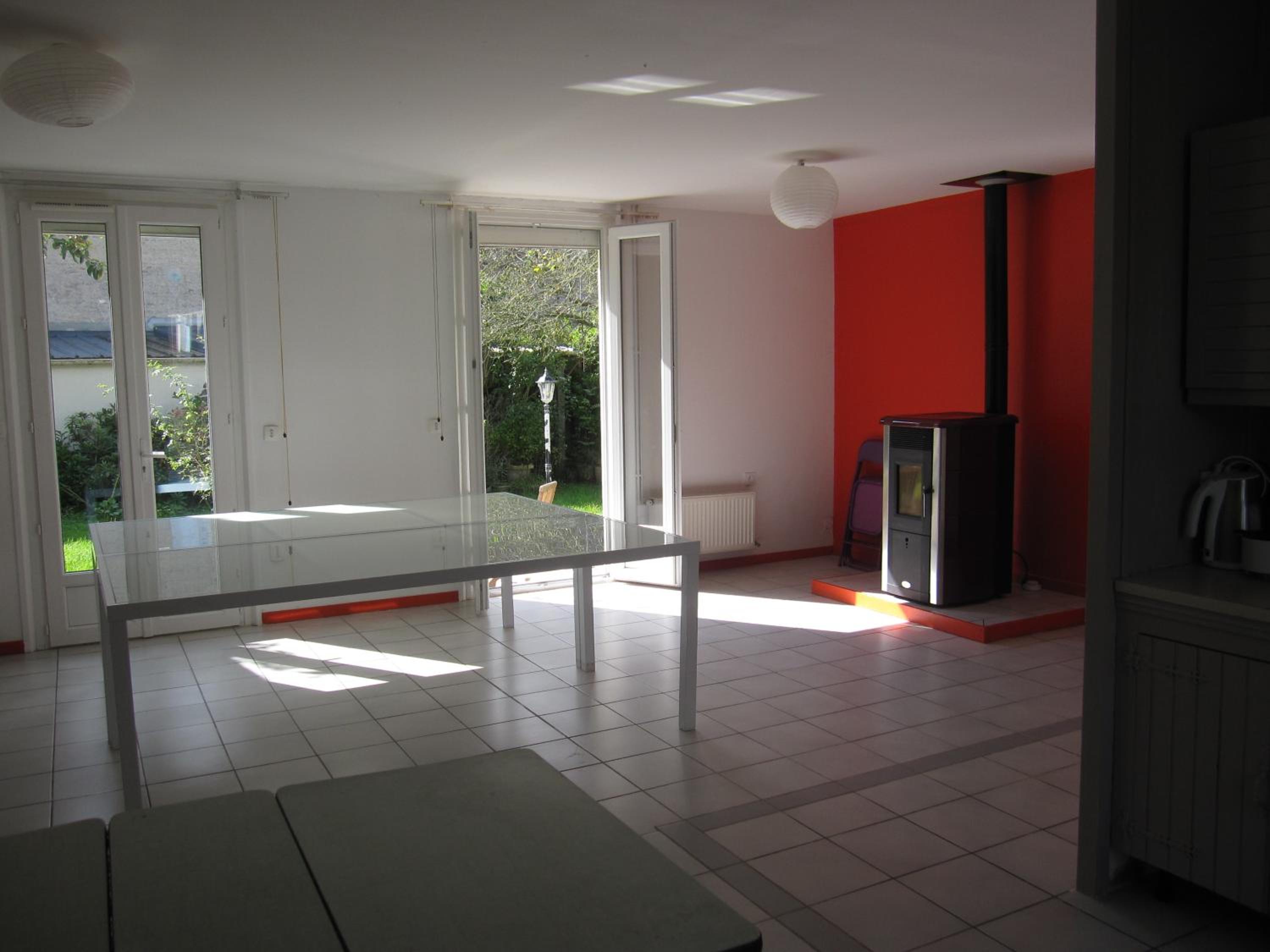 Five-Bedroom House - Photo 1