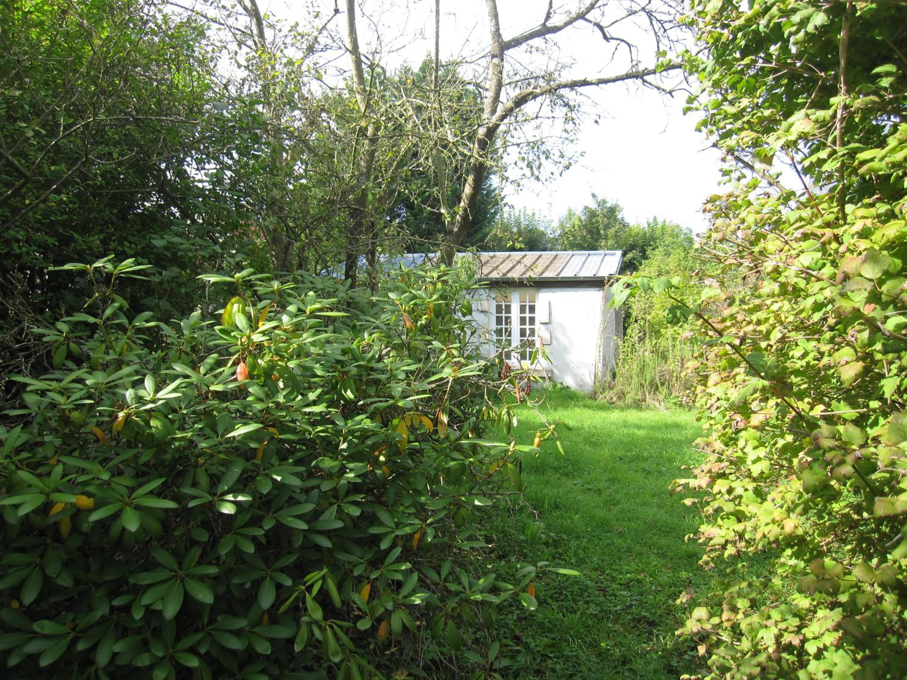 Five-Bedroom House - Photo 3