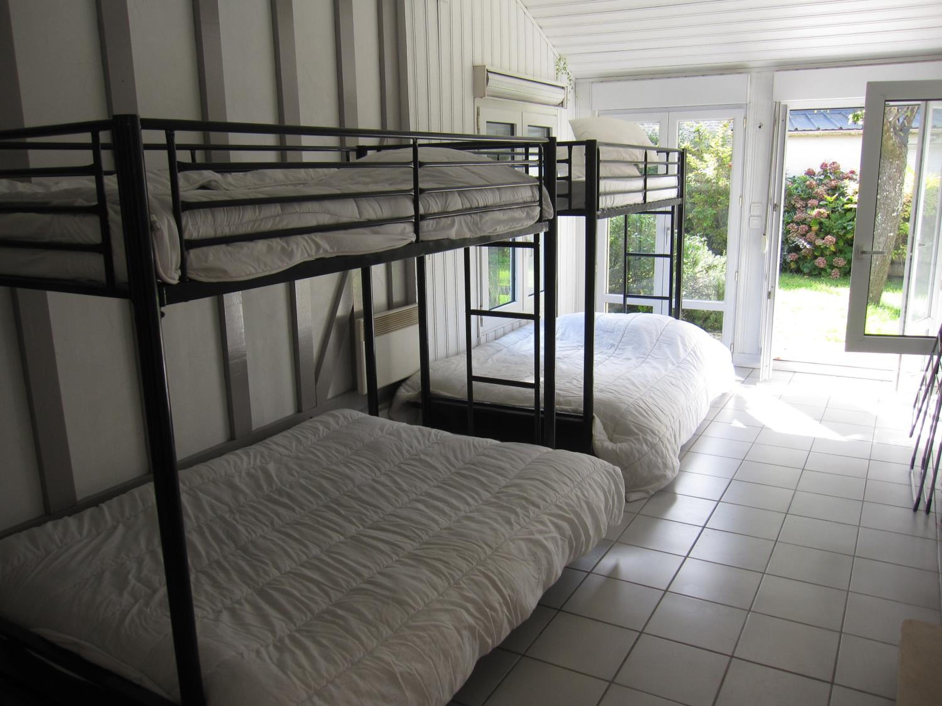 Five-Bedroom House - Photo 6