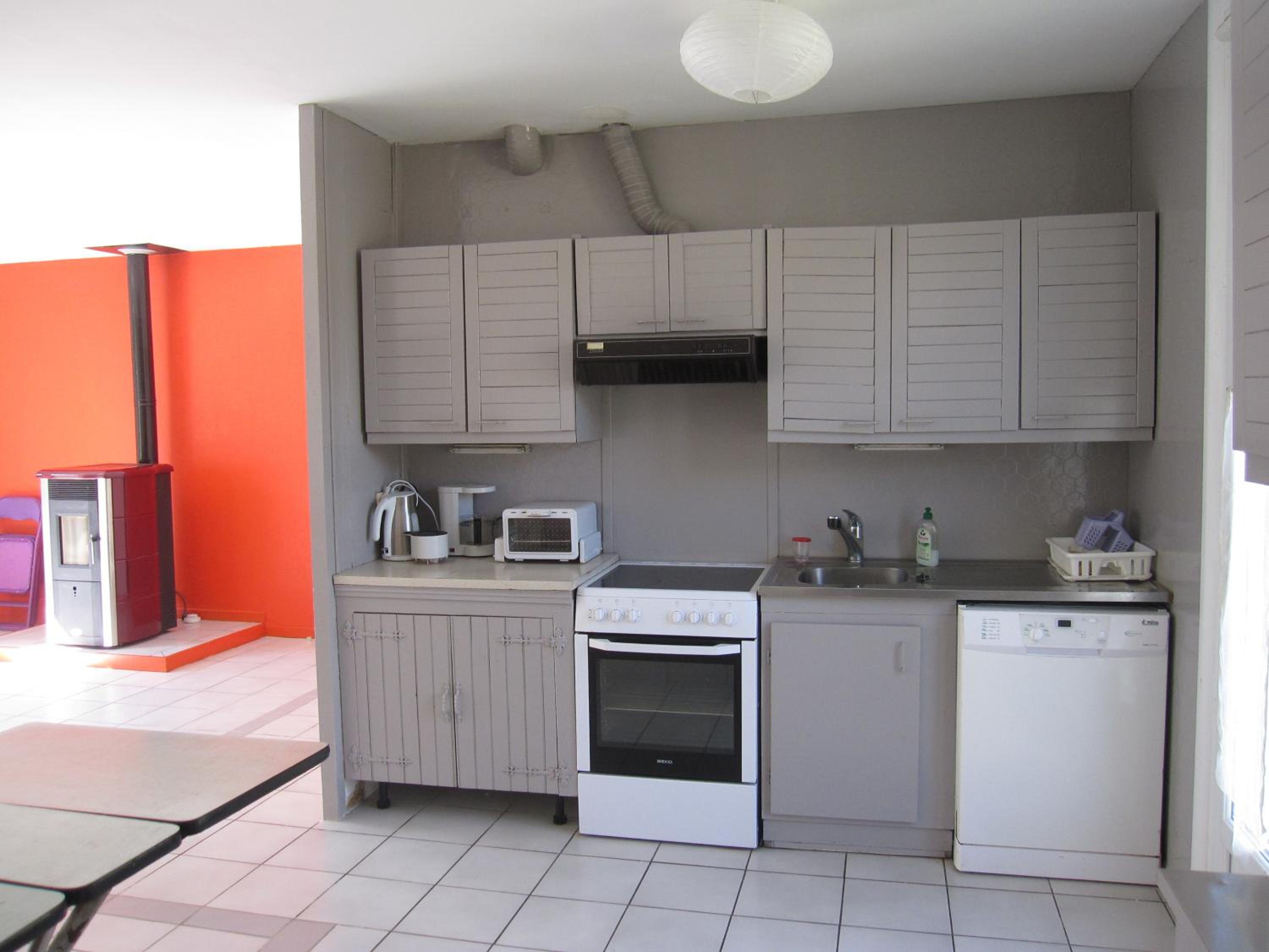 Five-Bedroom House - Photo 7