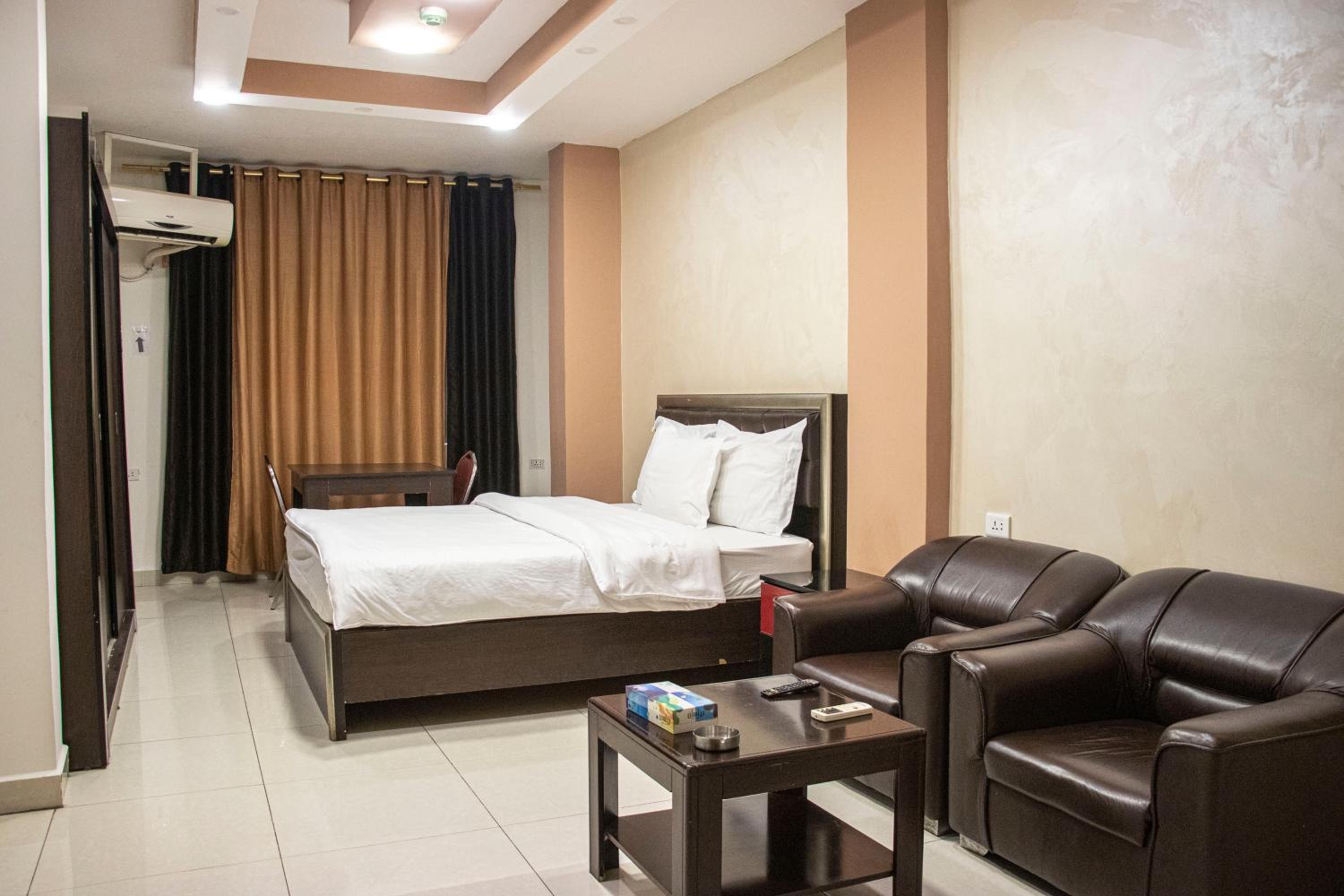 Double or Twin Room - Photo 3