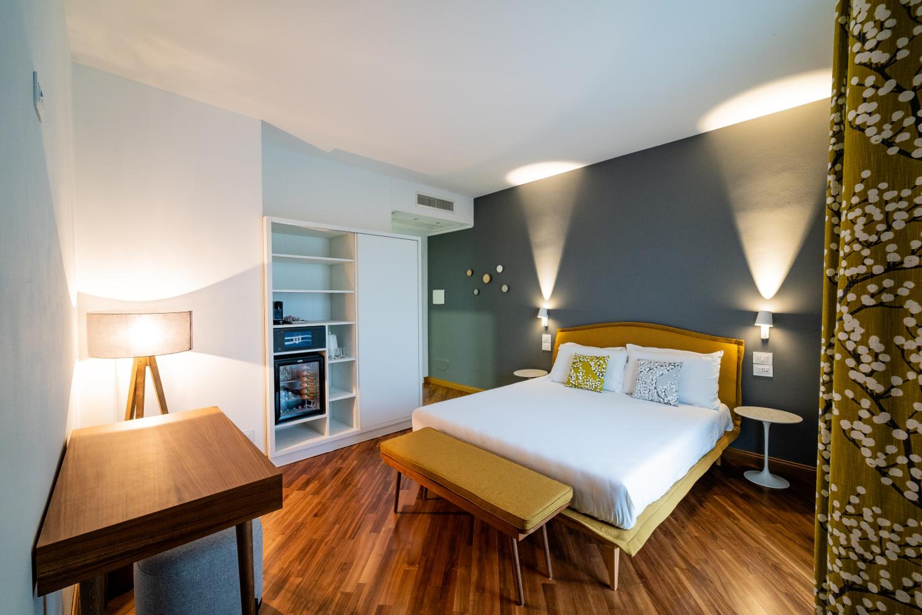 Queen Room with Garden View