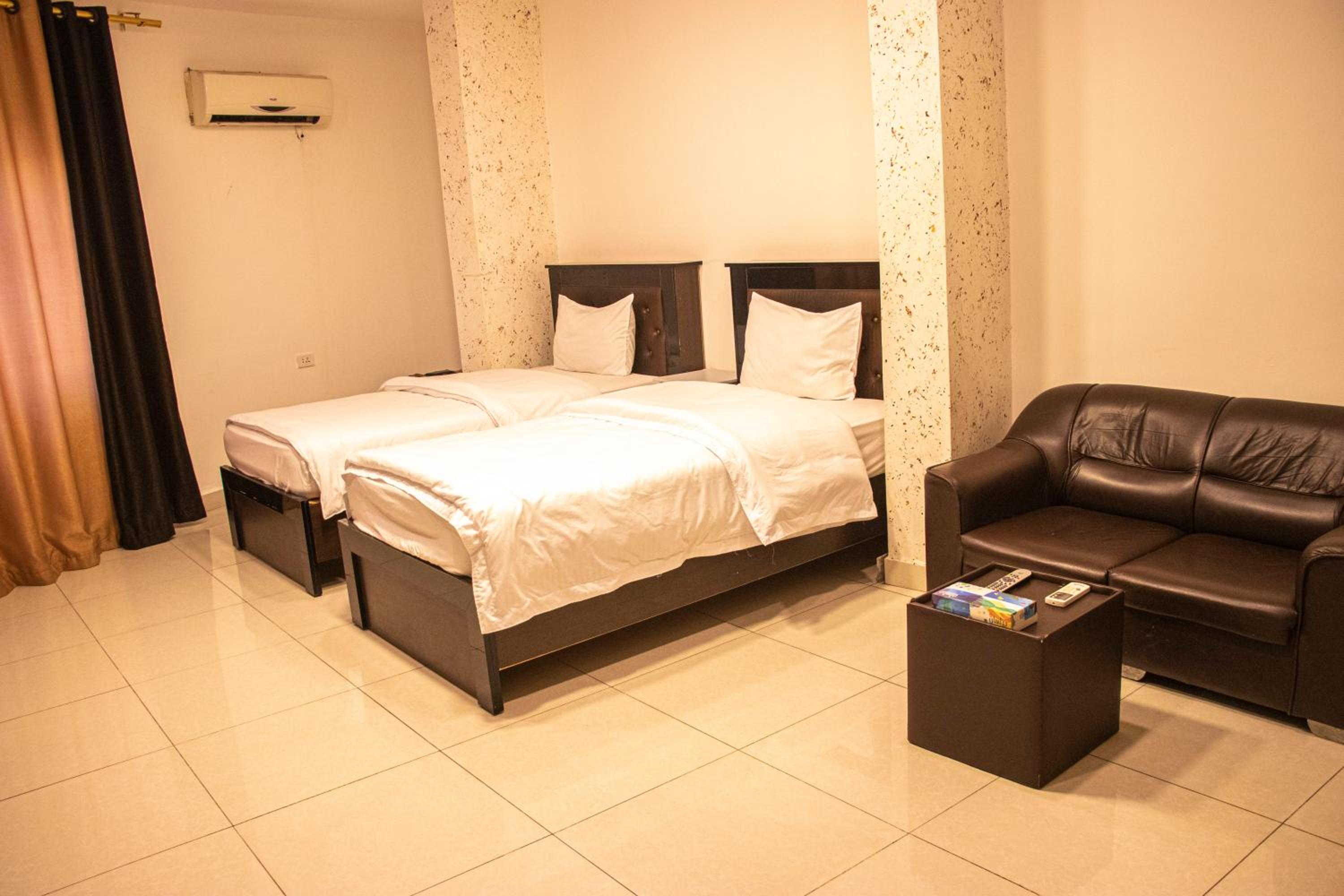 Double or Twin Room - Photo 4
