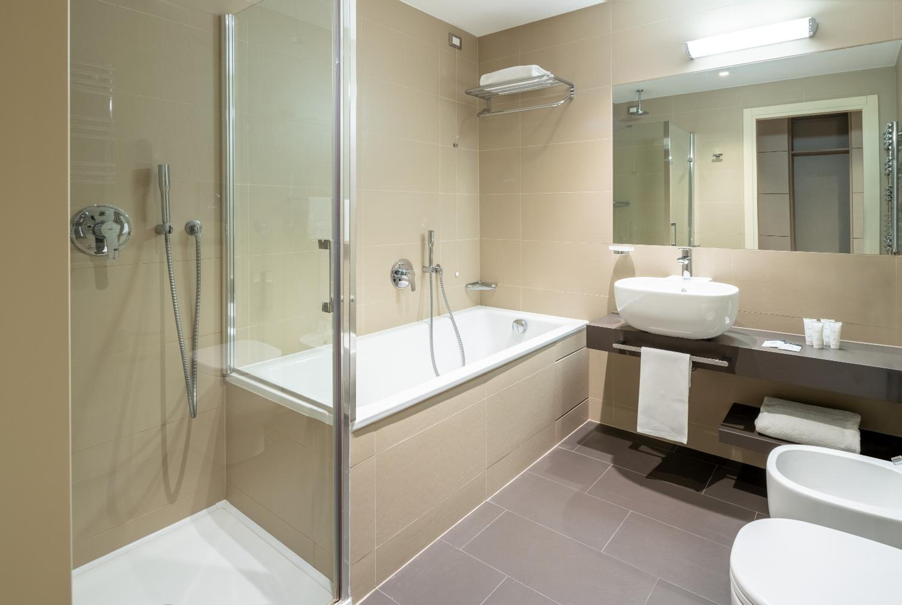 Executive Double Room with Sofa Bed - Photo 5
