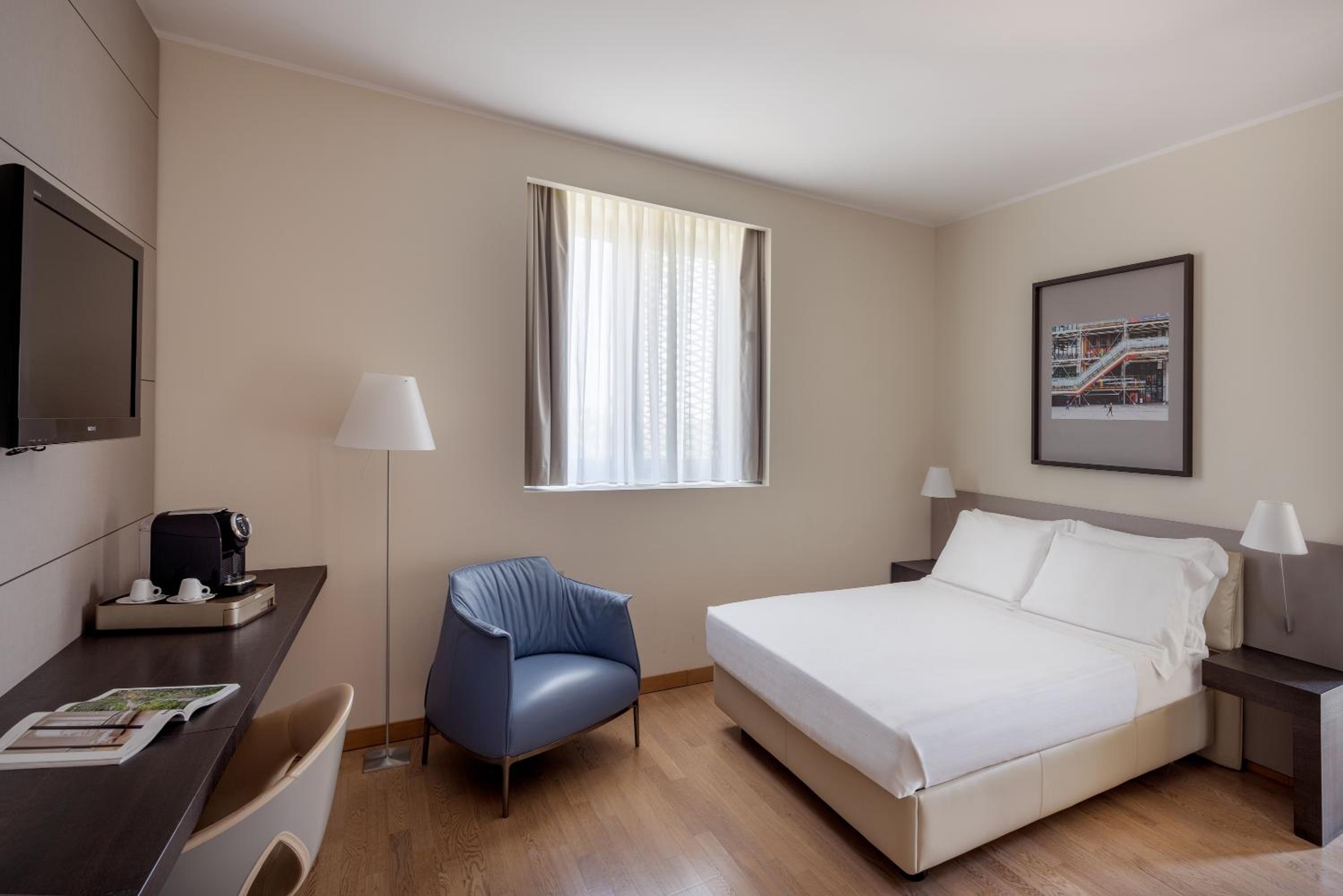 Executive Double Room with Sofa Bed - Photo 1