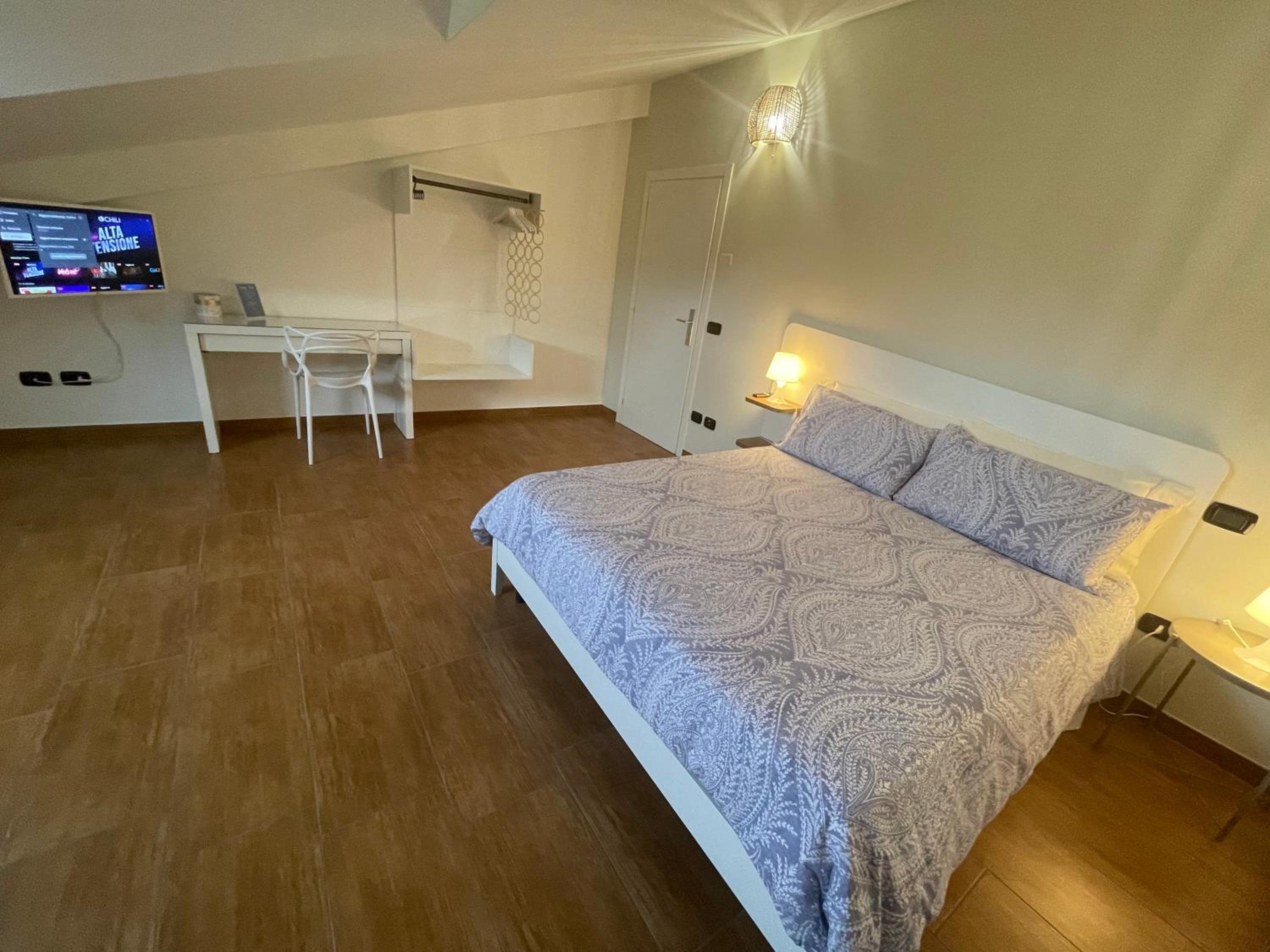 Large Double Room photo 1