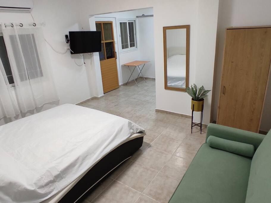 One-Bedroom Apartment photo 2
