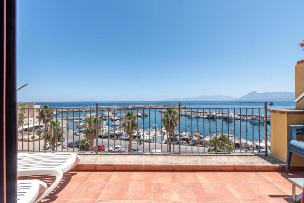 Double Room with Sea View - Photo 2