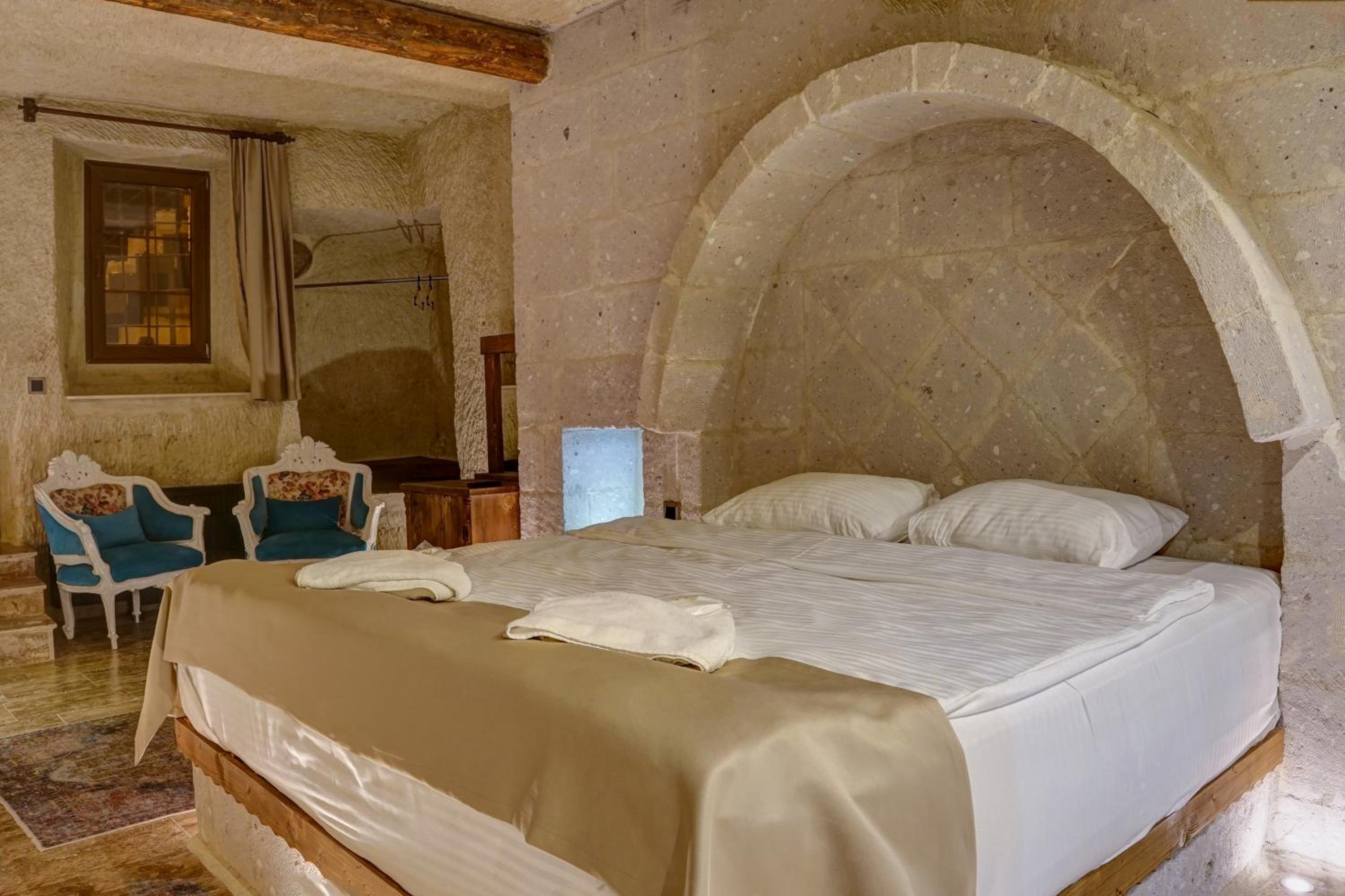 Deluxe Room - Photo 7