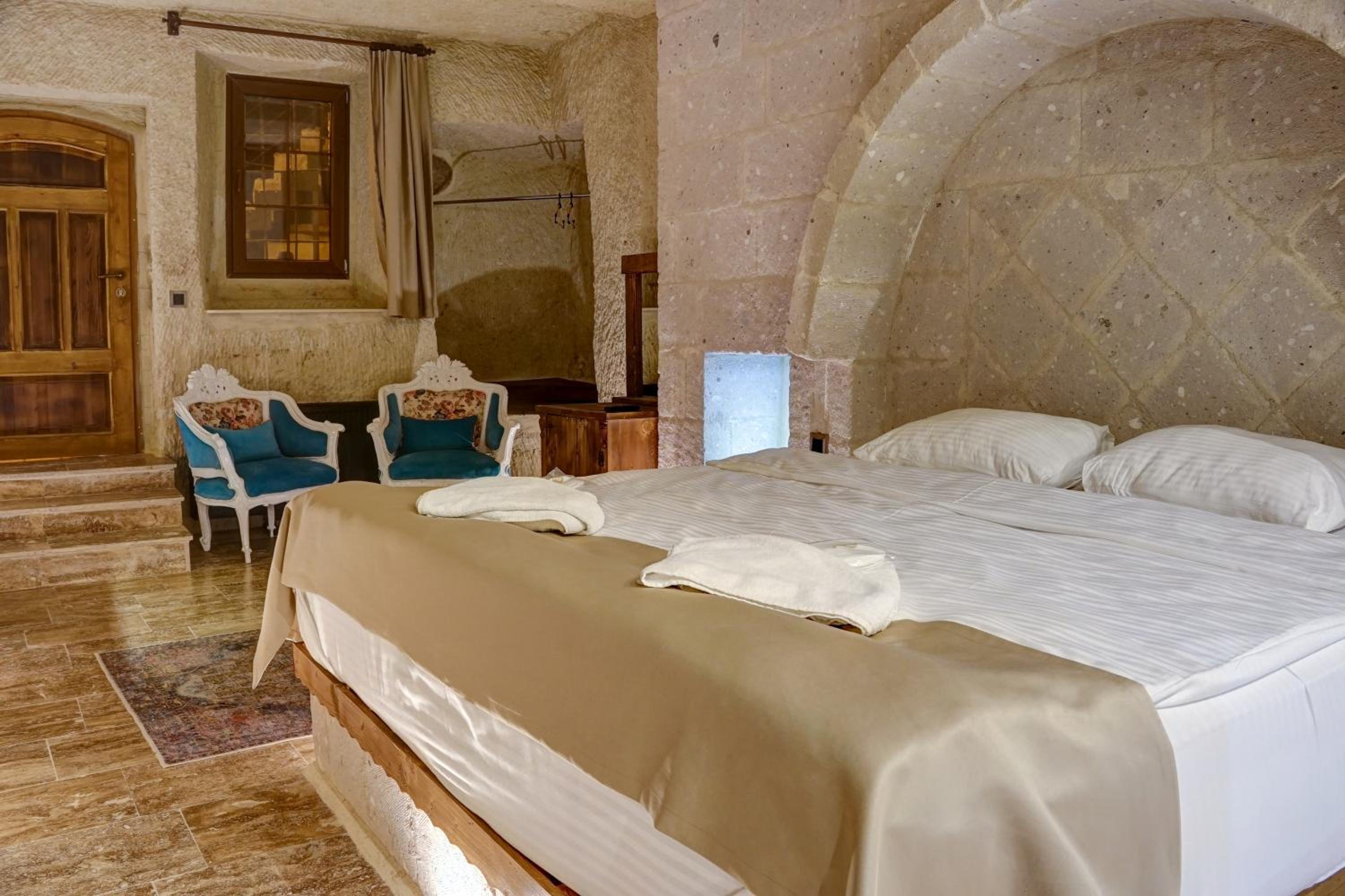 Deluxe Room - Photo 5