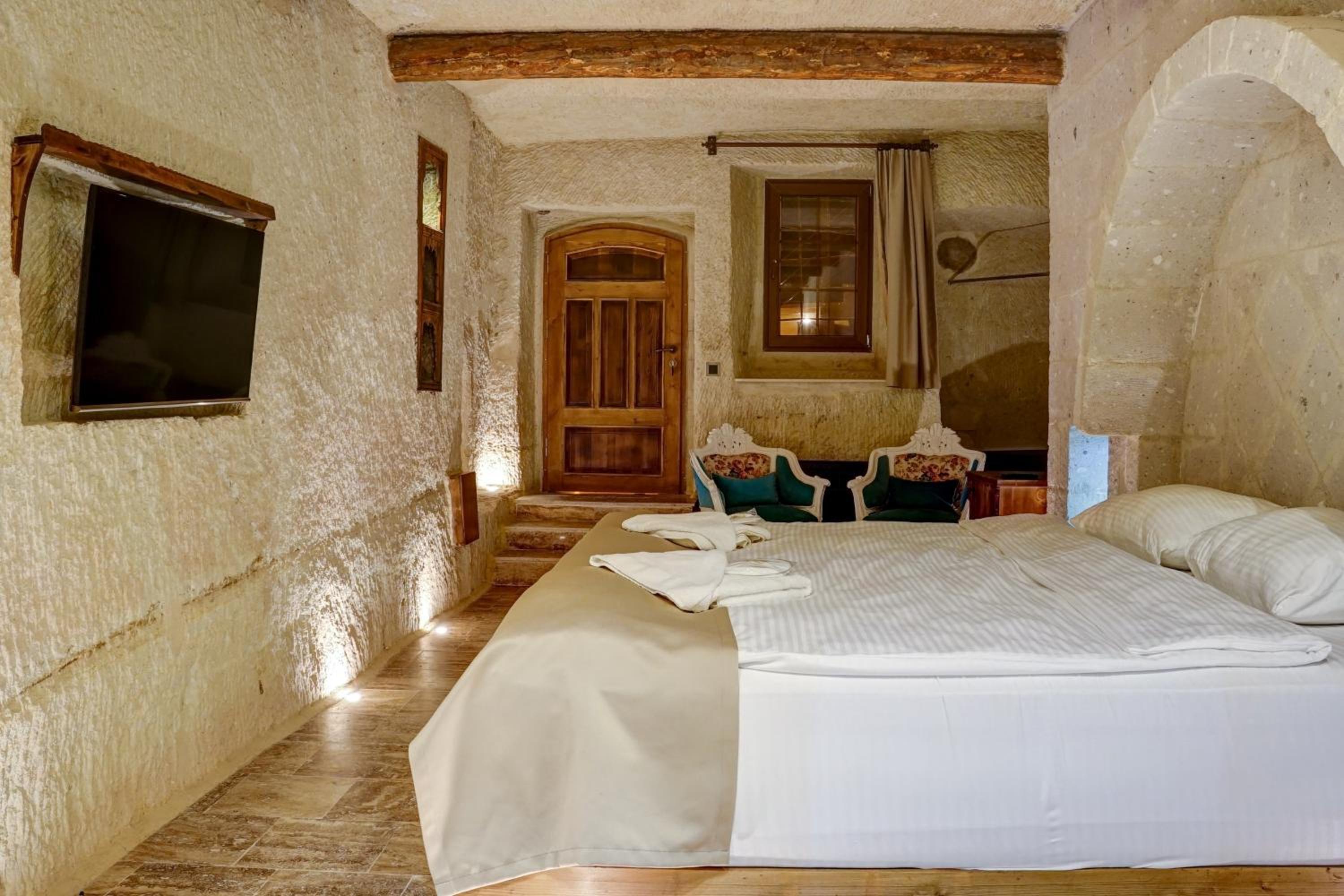 Deluxe Room - Photo 6