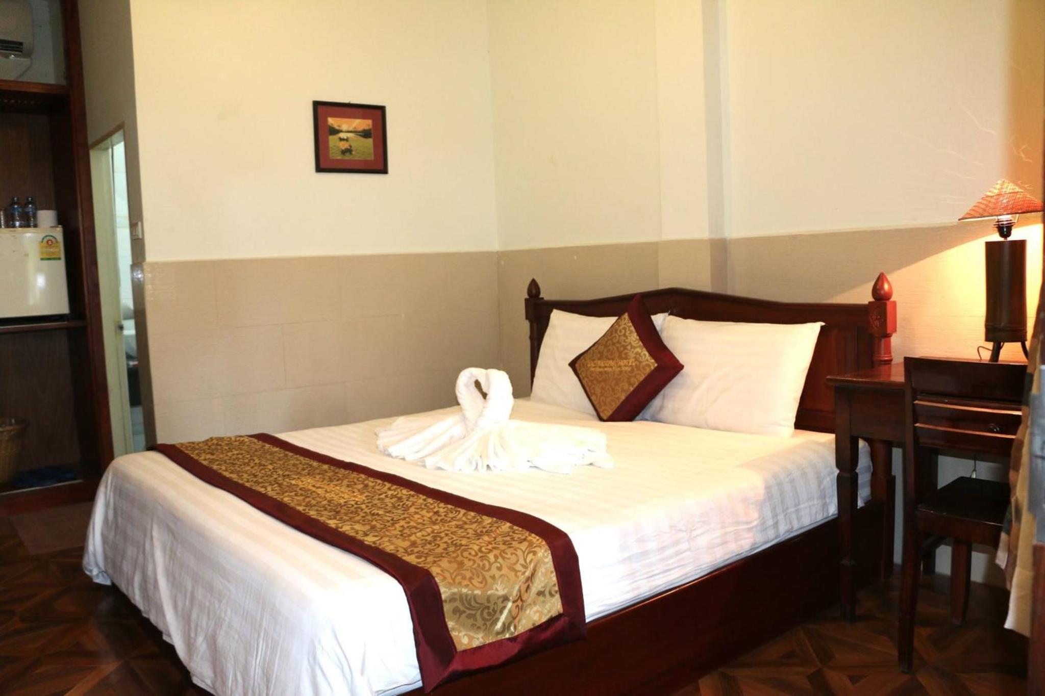 Single Room with Bathroom photo 1