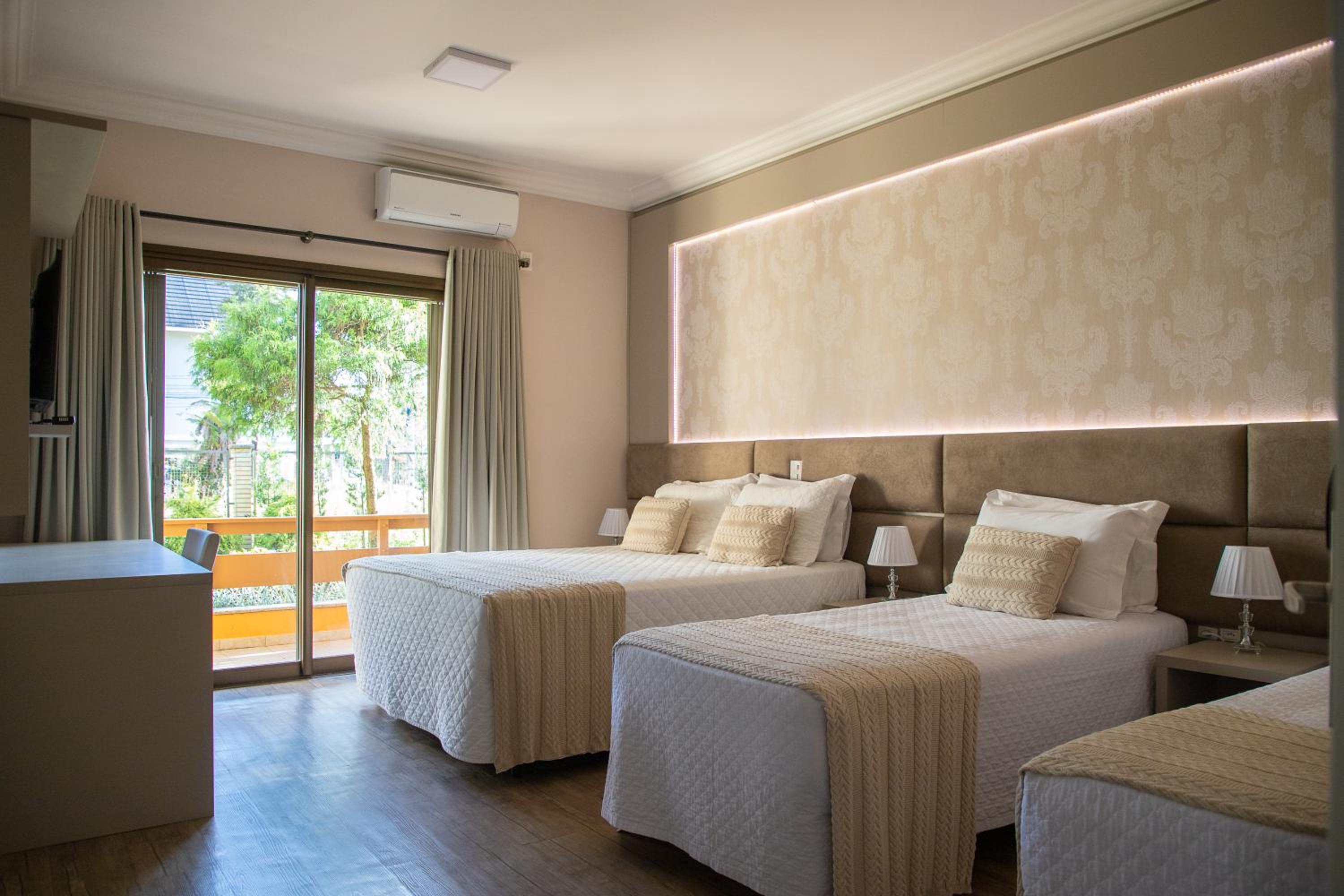 Suite with Spa Bath photo 2