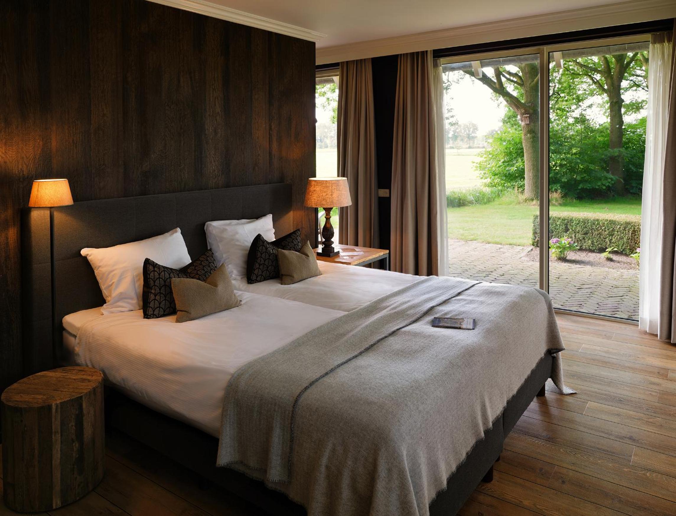 Deluxe Estate Suite - Photo 8