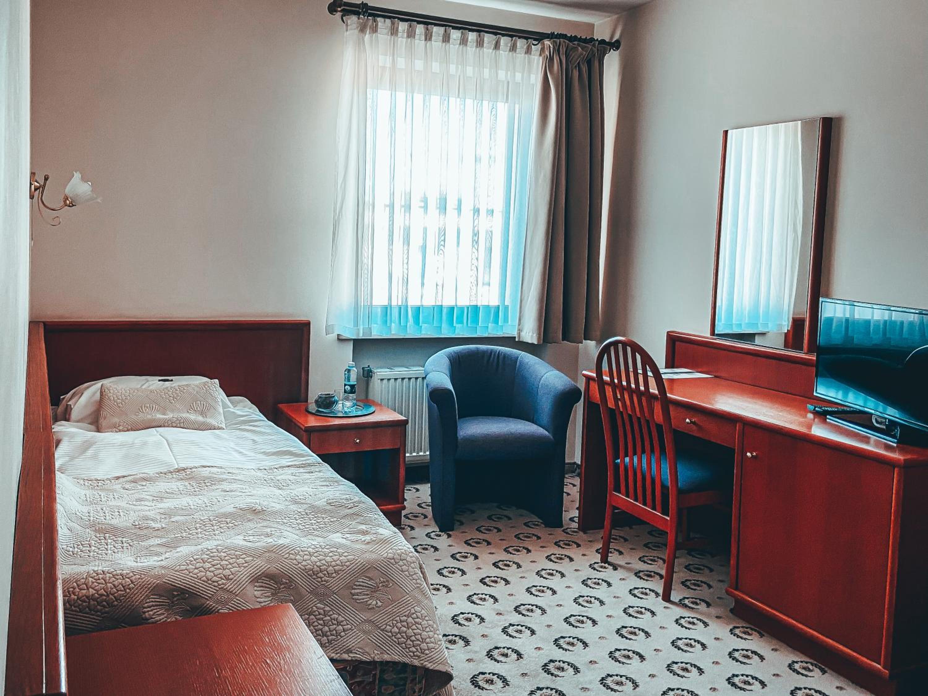 Double or Twin Room - Photo 8
