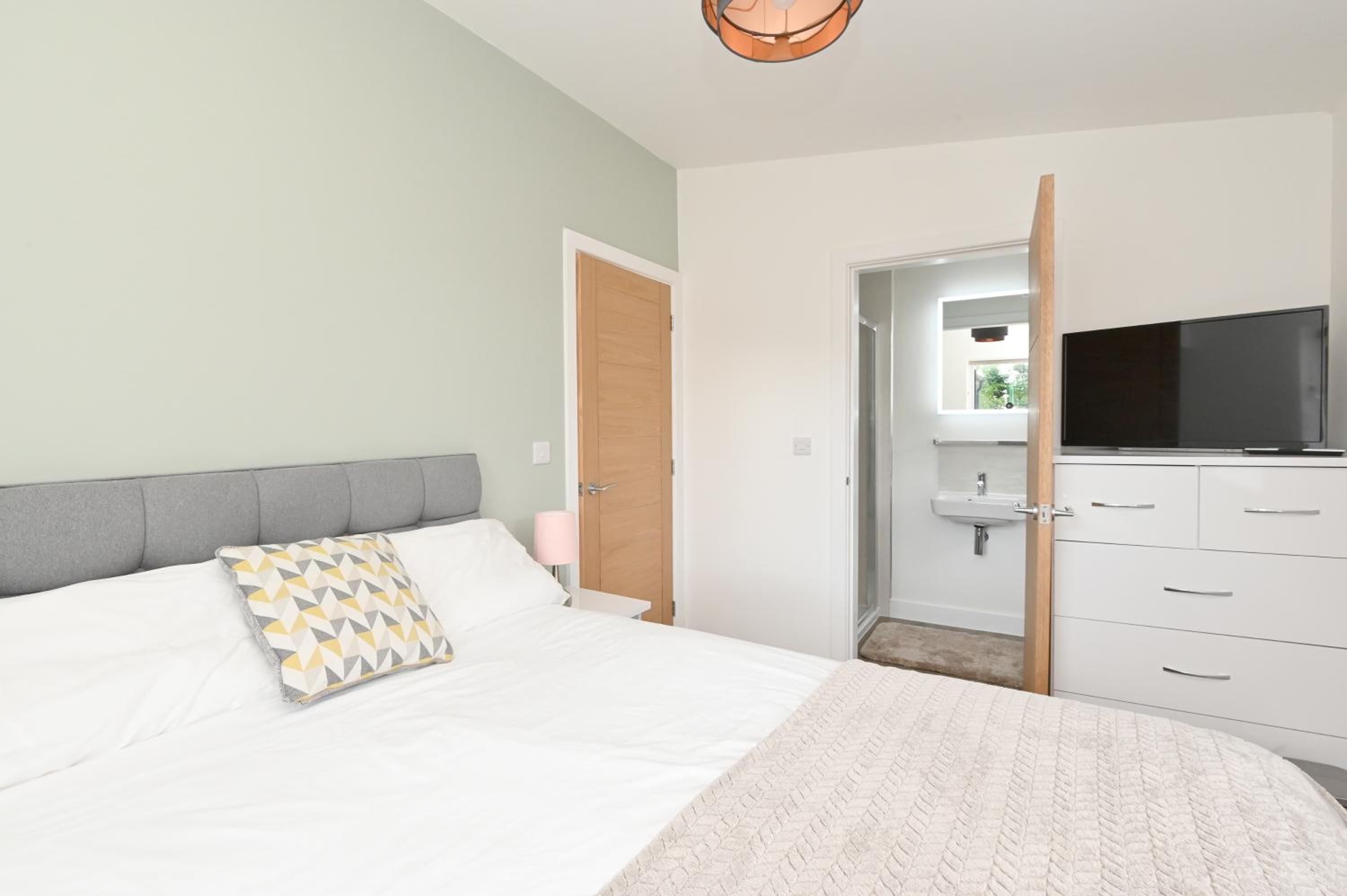 Three-Bedroom House photo 2