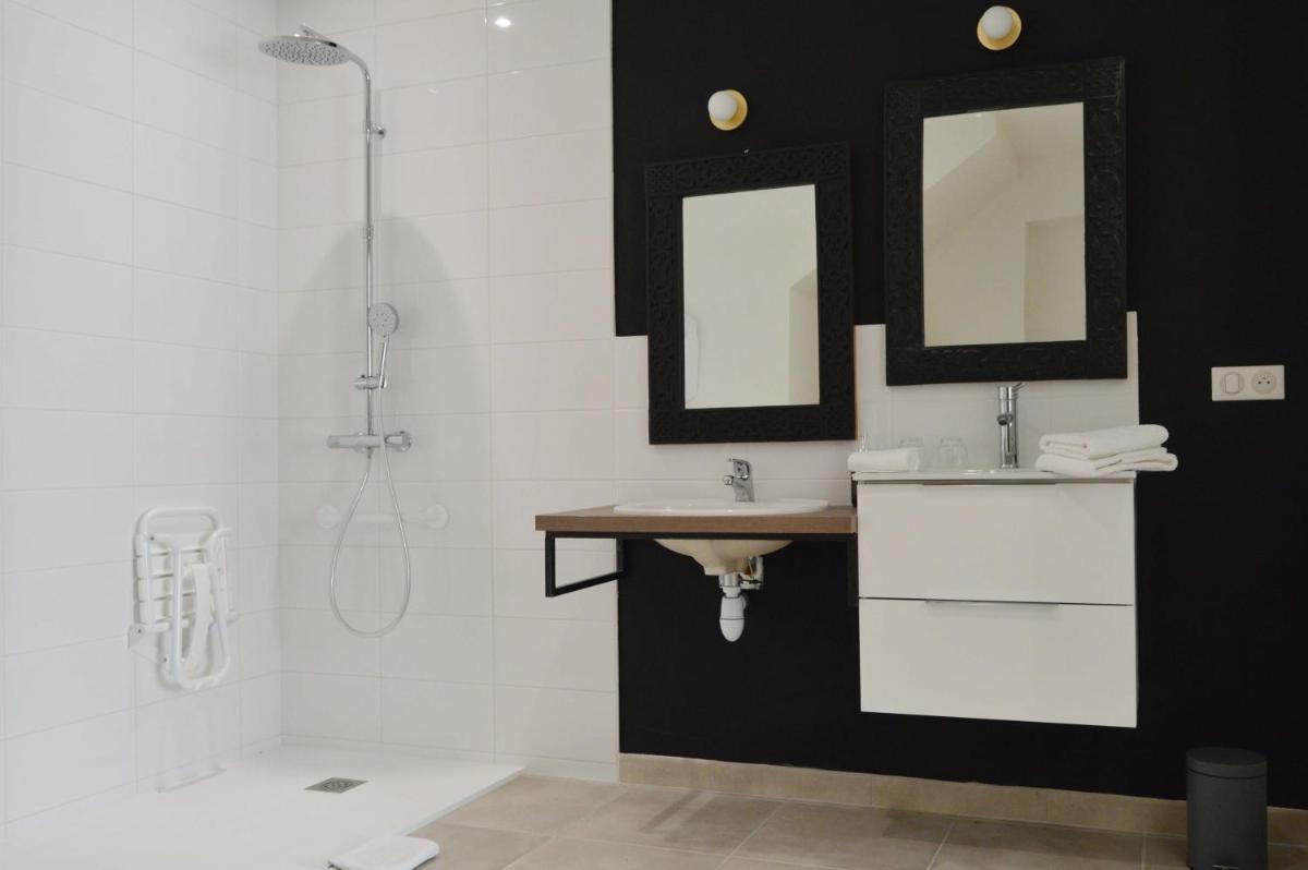 Double Room - Disability Access photo 3