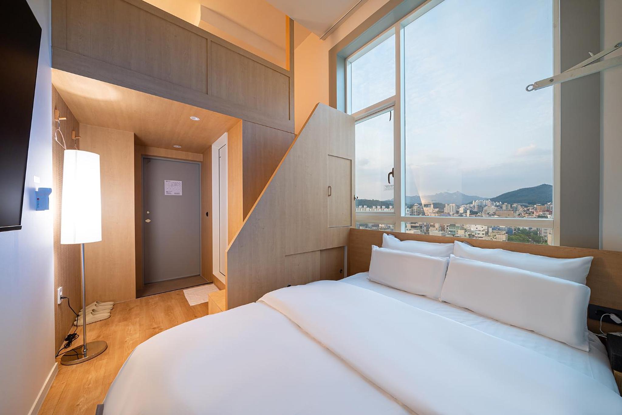 Deluxe Room - Photo 9