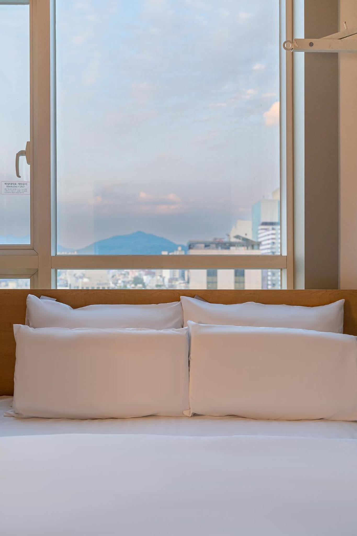 Deluxe Room - Photo 7